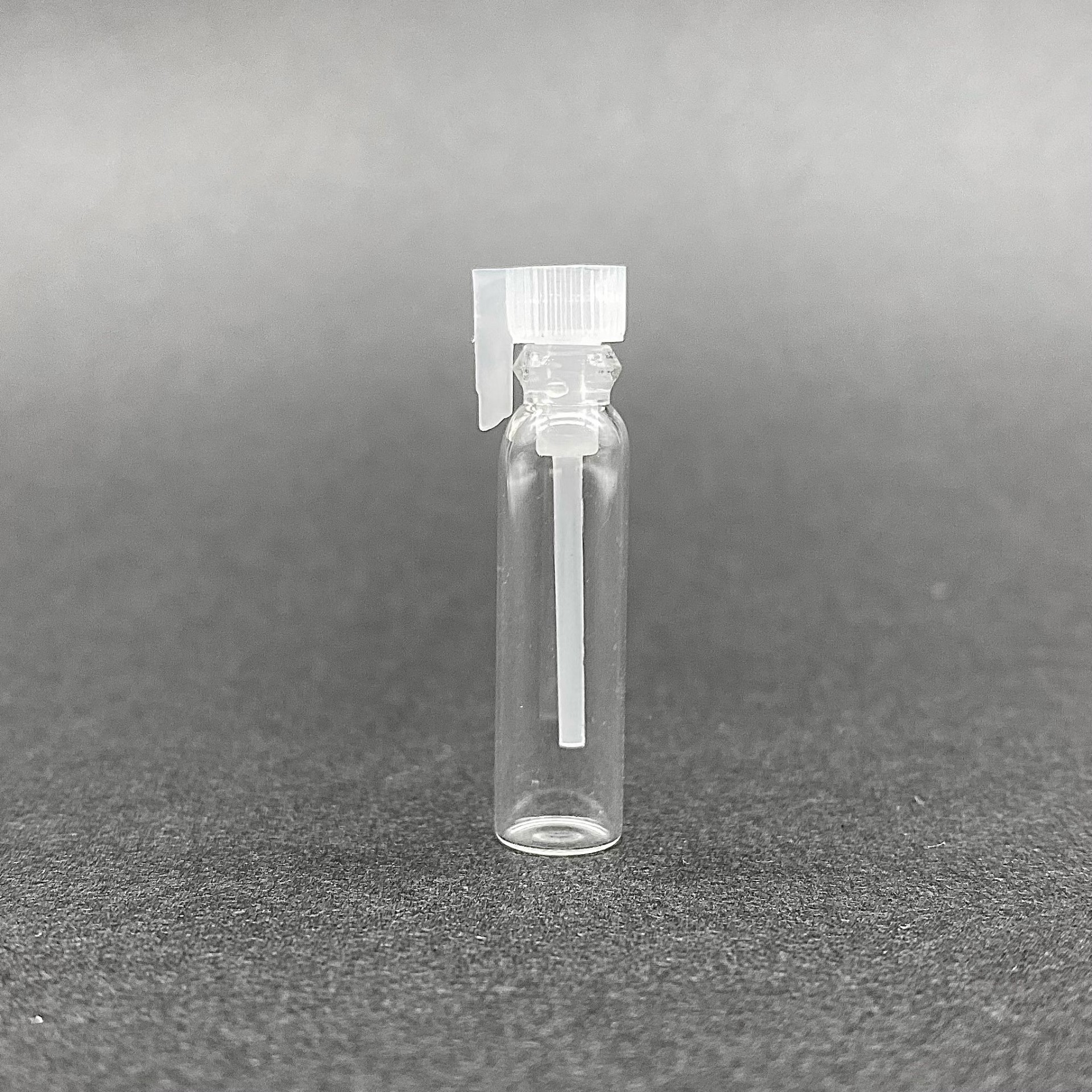 1 Cc Çubuklu Şişe Plastik Tıpalı - Gülyağı Şişesi - Koku Ve Esans Şişesi - Tester Şişe - 1 Ml Cam Şişe