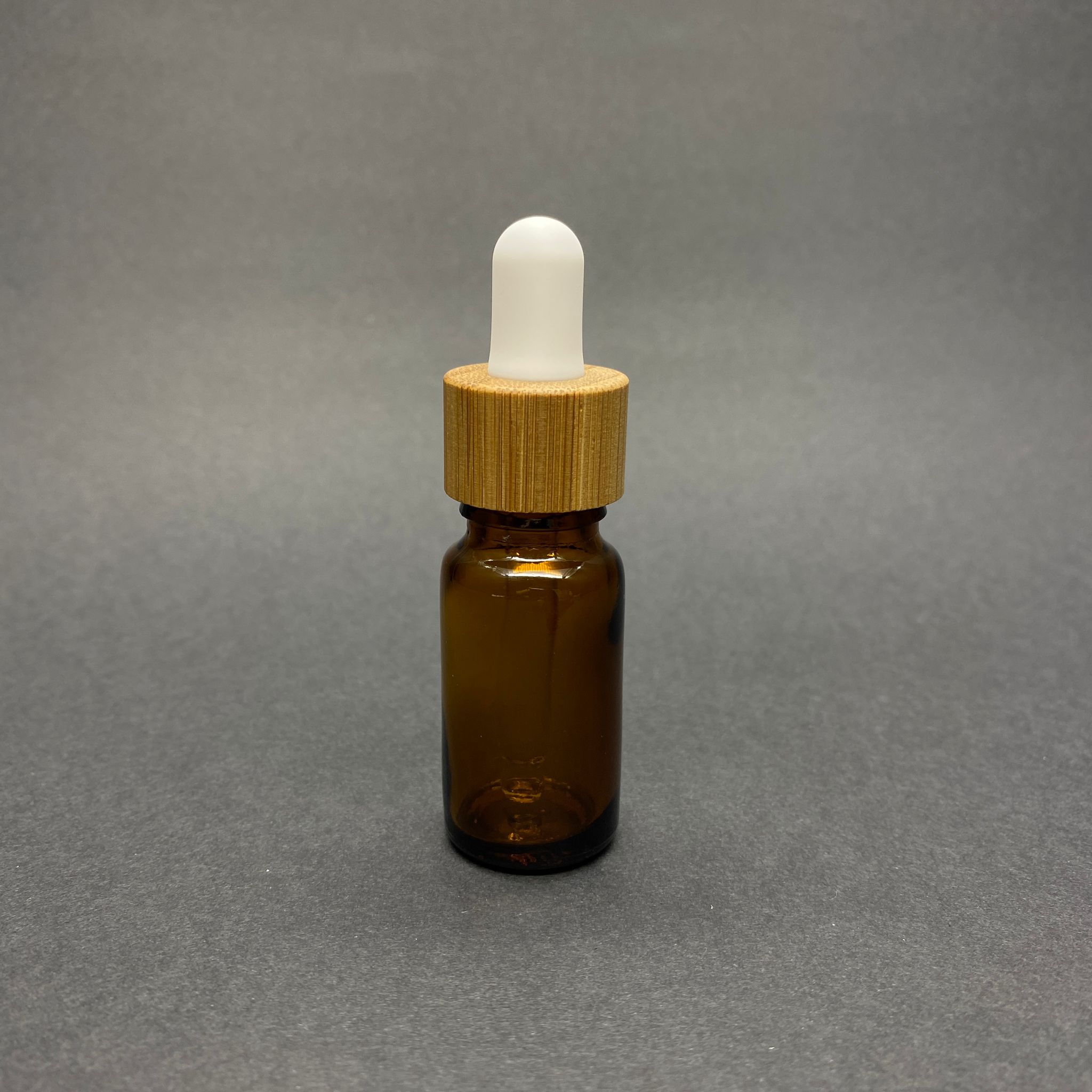 10 Cc Amber Cam Damlalıklı Şişe - Beyaz Emzik - Bambu Ahşap Kapak - 10 Ml Amber Bambu Kapaklı Cam Damlalıklı Şişe