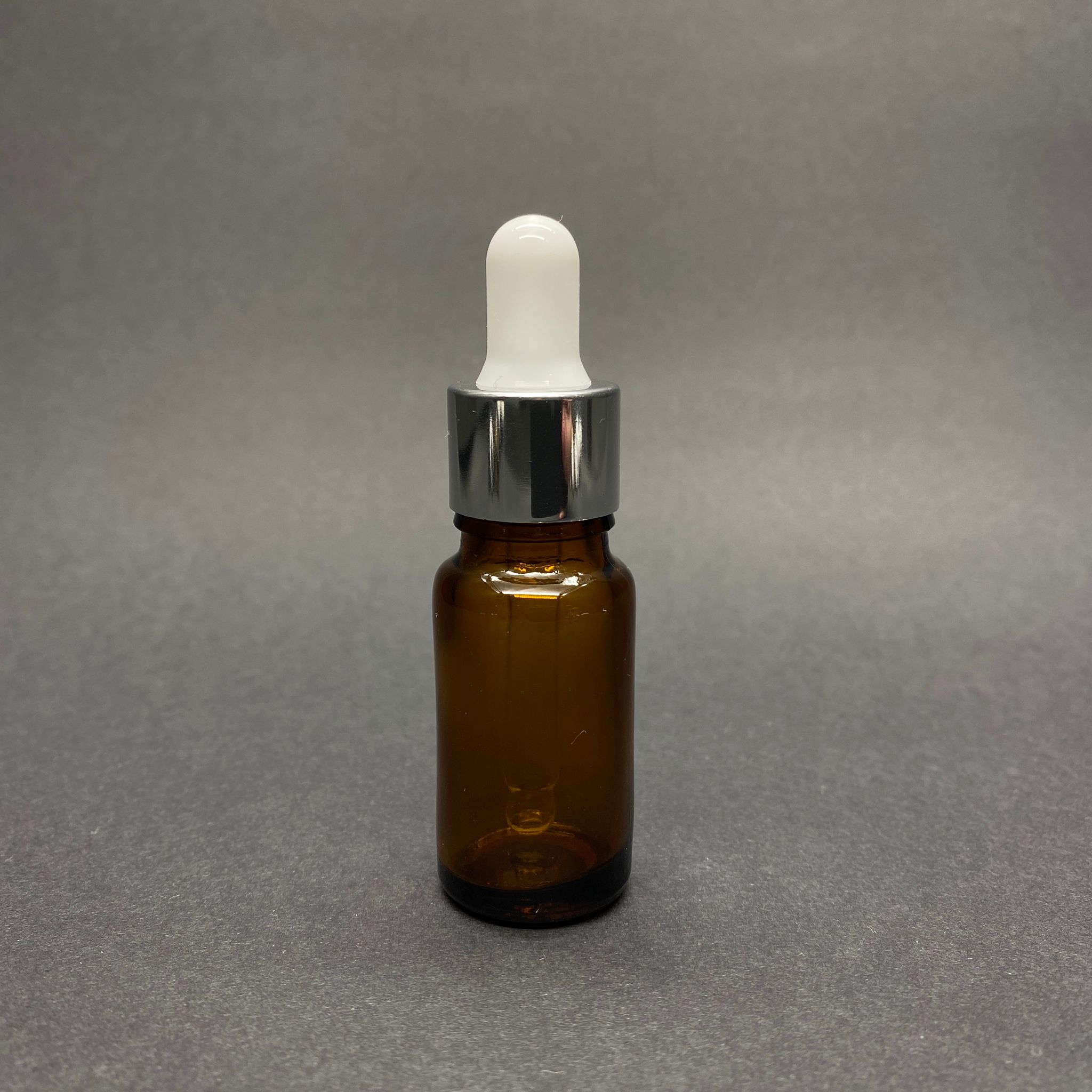 10 Cc Amber Cam Damlalıklı Şişe - Beyaz Emzik - Gümüş Metalik Kapak - 10 Ml Kahverengi Cam Damlalıklı Şişe