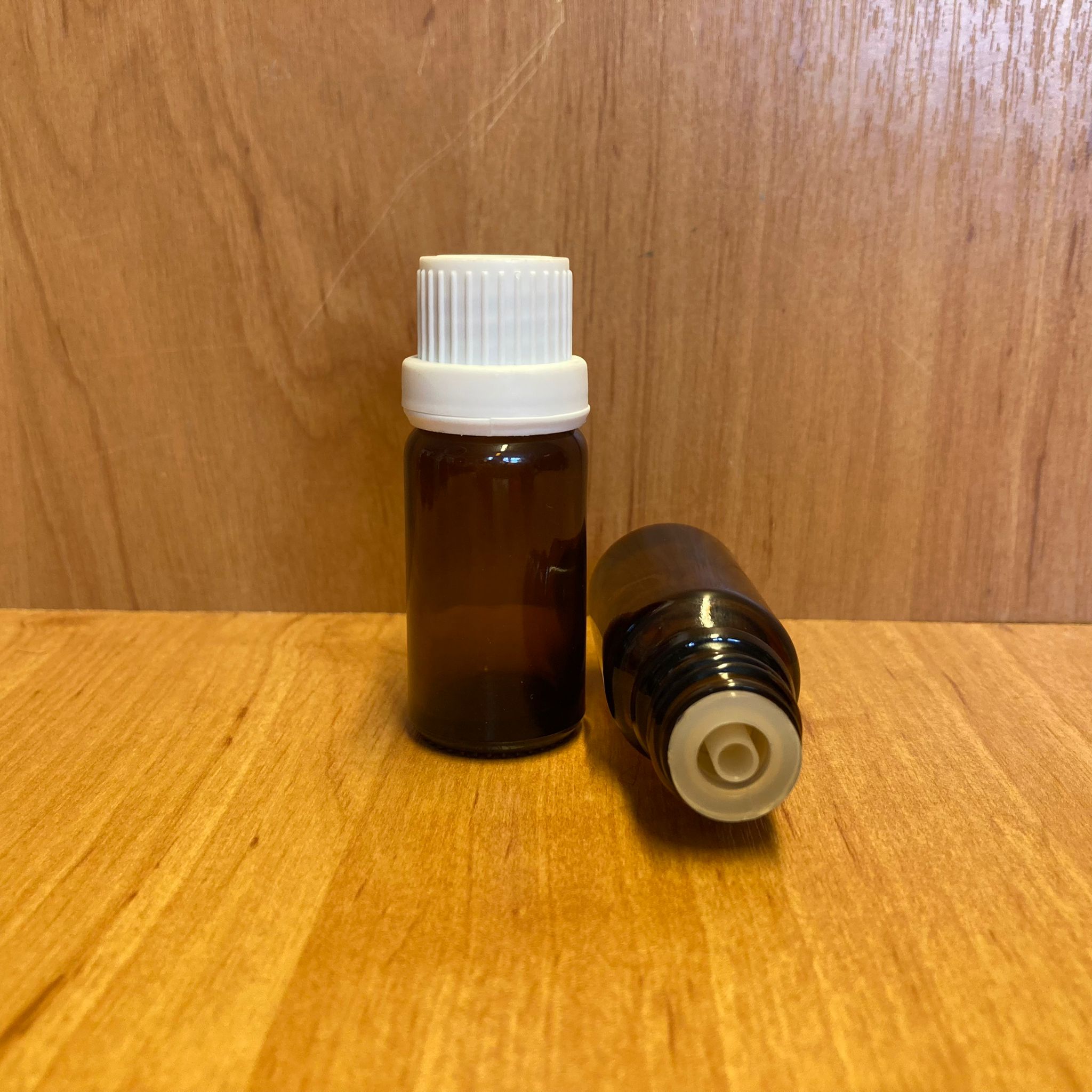 10 Cc Amber İçten Damlalıklı - Beyaz Kilit Kapaklı Cam Şişe - 10 Ml Kahverengi Standart İçten Damlalıklı Cam Şişe