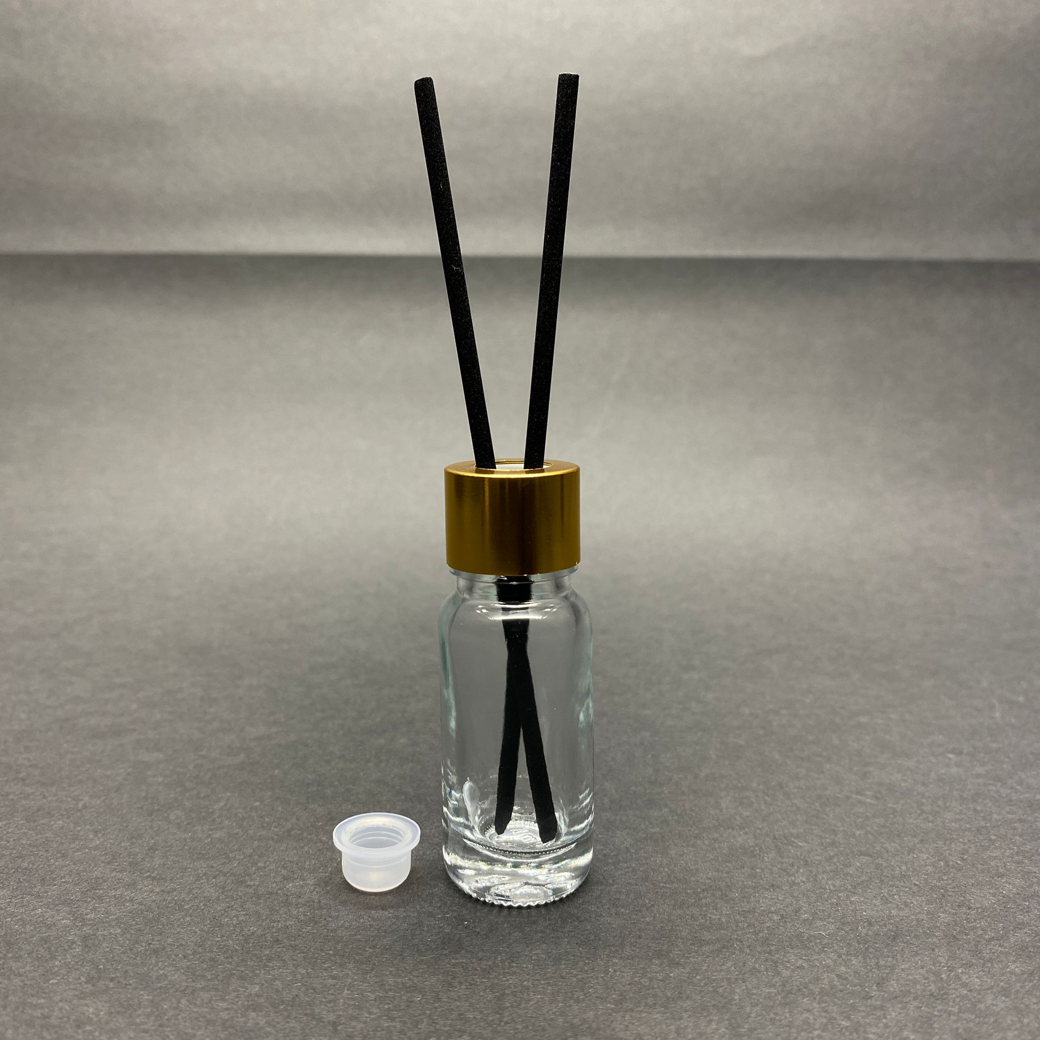 10 Cc Cam Bambu Oda Kokusu Şişesi - 10 Ml Çubuklu Bambu Oda Kokusu Şişesi - Difüzör Şişe- Cam Şişe + Gold Metal Kapak + Plastik Tıpa + Fiber Siyah Bambu Çubuk