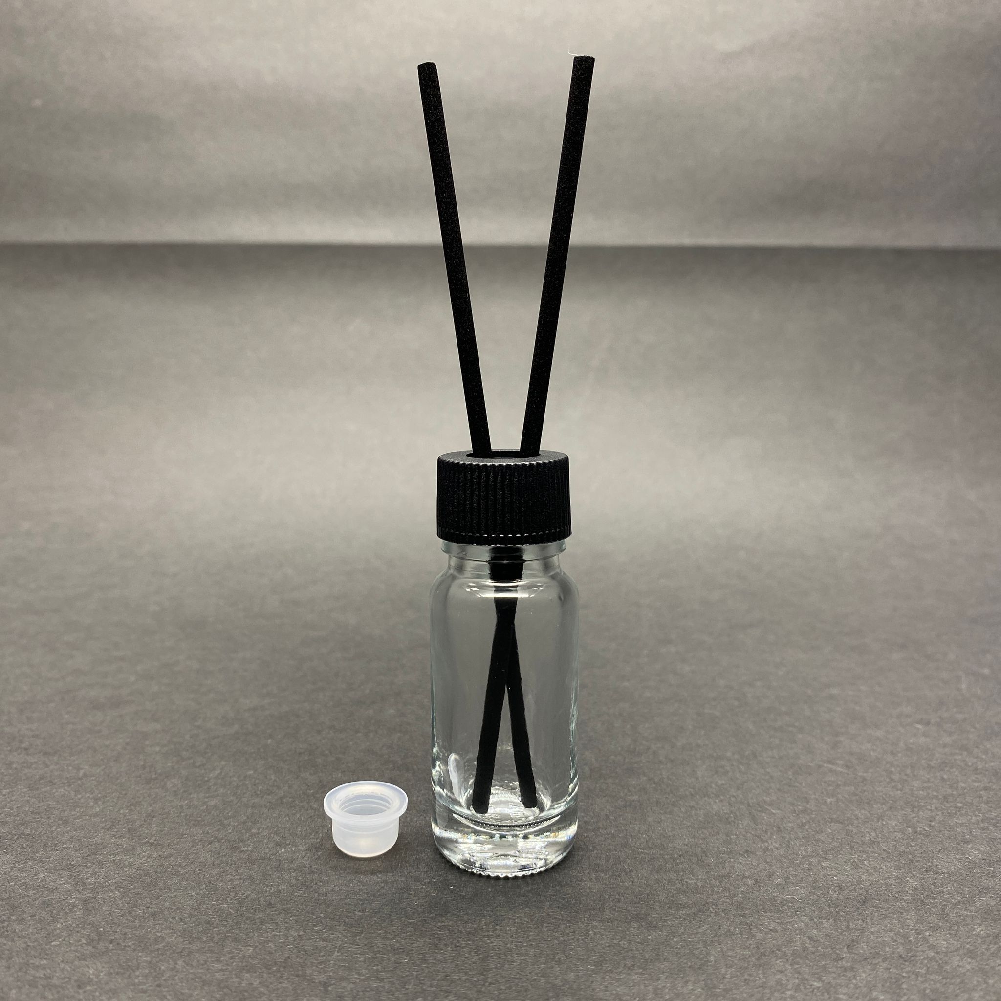 10 Cc Cam Bambu Oda Kokusu Şişesi - 10 Ml Çubuklu Bambu Oda Kokusu Şişesi - Difüzör Şişe- Cam Şişe + Siyah Plastik Kapak + Plastik Tıpa + Fiber Siyah Bambu Çubuk