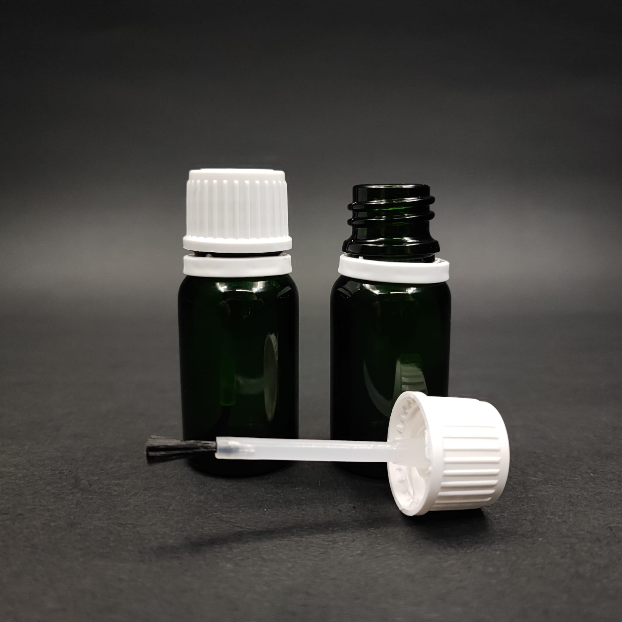 10 Cc Fırçalı Yeşil Cam Şişe - 10 Ml Kapaklı Fırçalı Cam Şişe - Cam Oje Şişesi Fırçalı Beyaz Kapaklı Takım - Boş Oje Şişesi, Fırçalı Şişe, Otomotiv Ve Mobilya İçin Rötüş Boya Şişesi