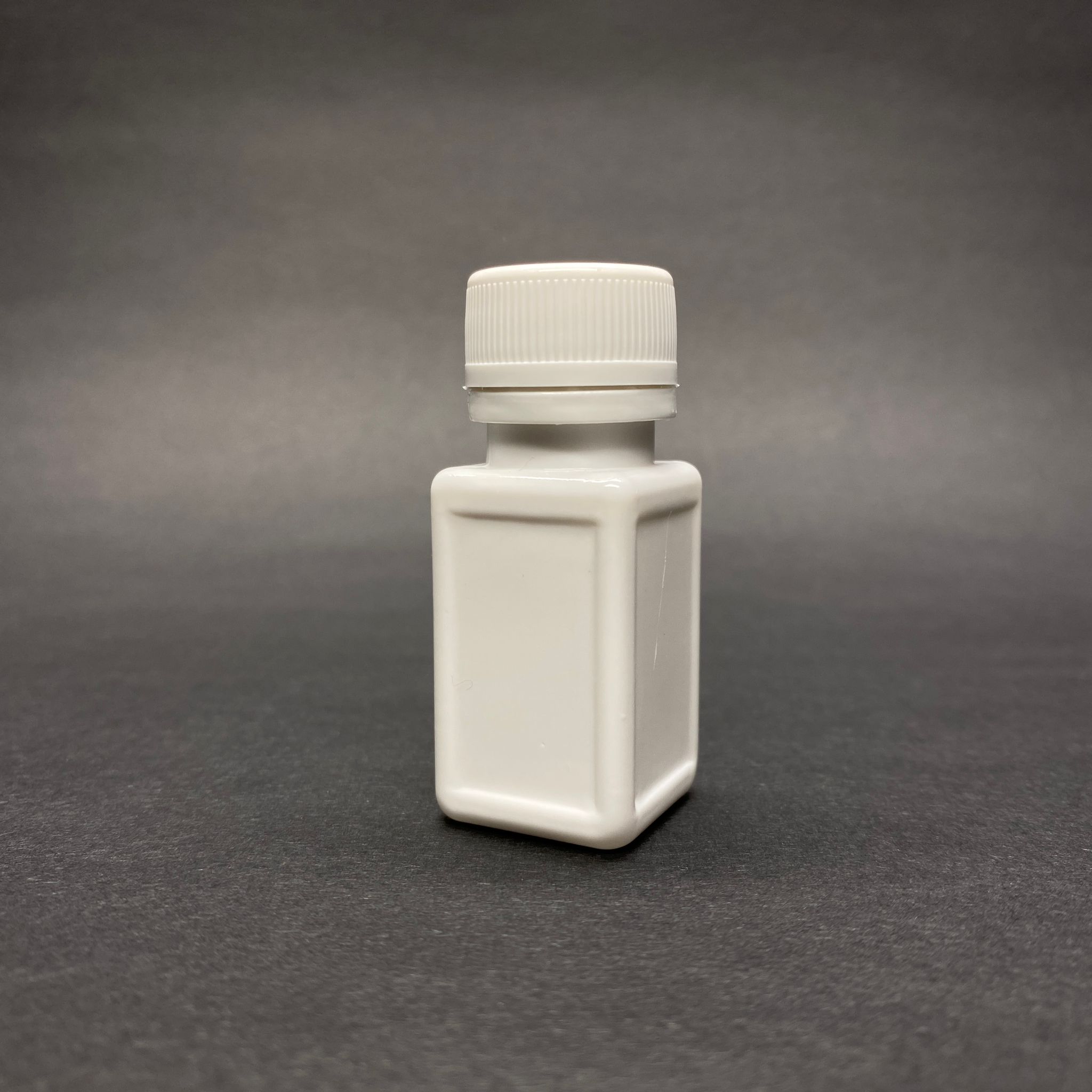 10 Cc Kare Pet Shot Şişesi  - Kilitli Beyaz Kapaklı Kolajen Şişesi - 10 Ml Plastik Şişe - Beyaz (Kilitli Kapak Sertçe Bastırarak Kapanır)