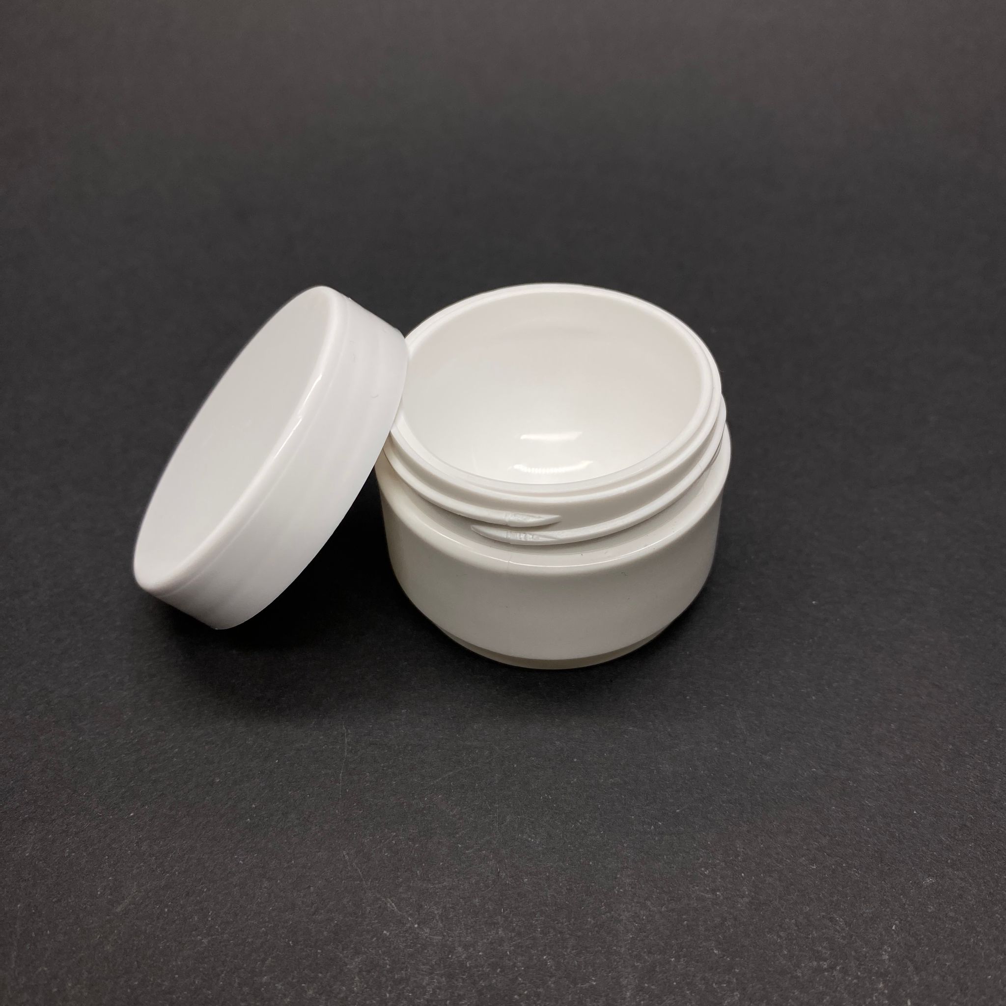 10 Cc Plastik Kavanoz - 10 Ml Kapaklı Krem Kavanozu - Beyaz (İçi Cidalı - Ürün Olduğundan Hacimli Gözükür)