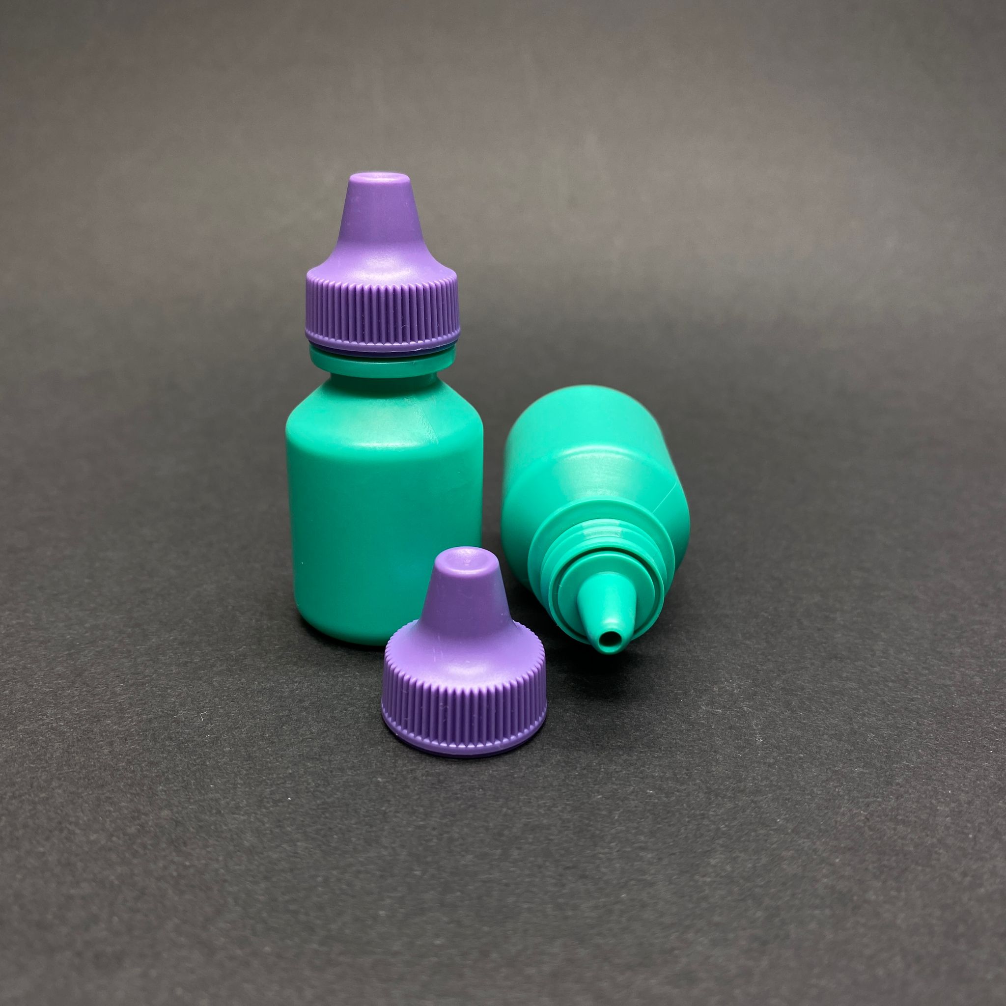 10 Cc Yeni Göz Damlası Şişesi Yeşil - Akıtıcılı - Kilitli Kapaklı - 10 Ml Damlalıklı Plastik Şişe - Kozmetik Ambalaj - Damlalıklı Boş Şişe