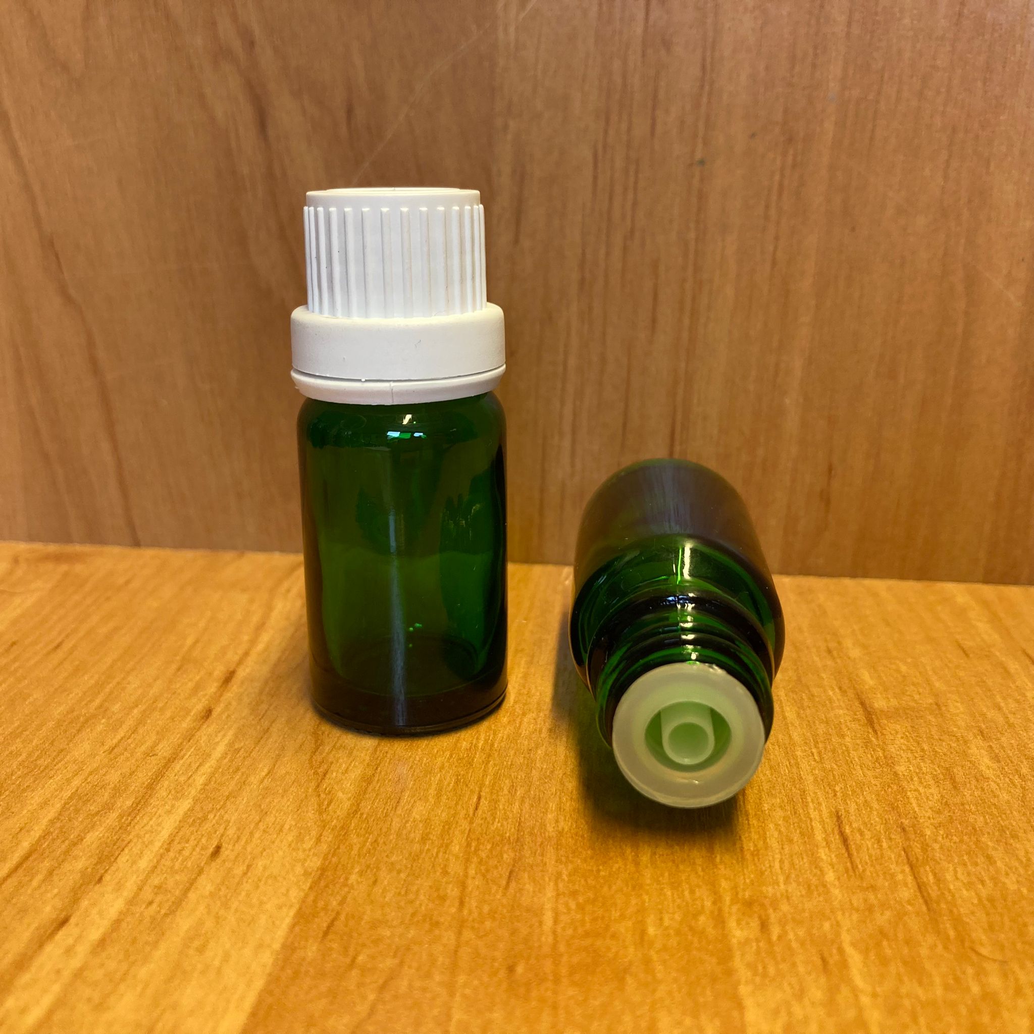 10 Cc Yeşil İçten Damlalıklı - Beyaz Kilit Kapaklı Cam Şişe - 10 Ml Yeşil Standart İçten Damlalıklı Cam Şişe