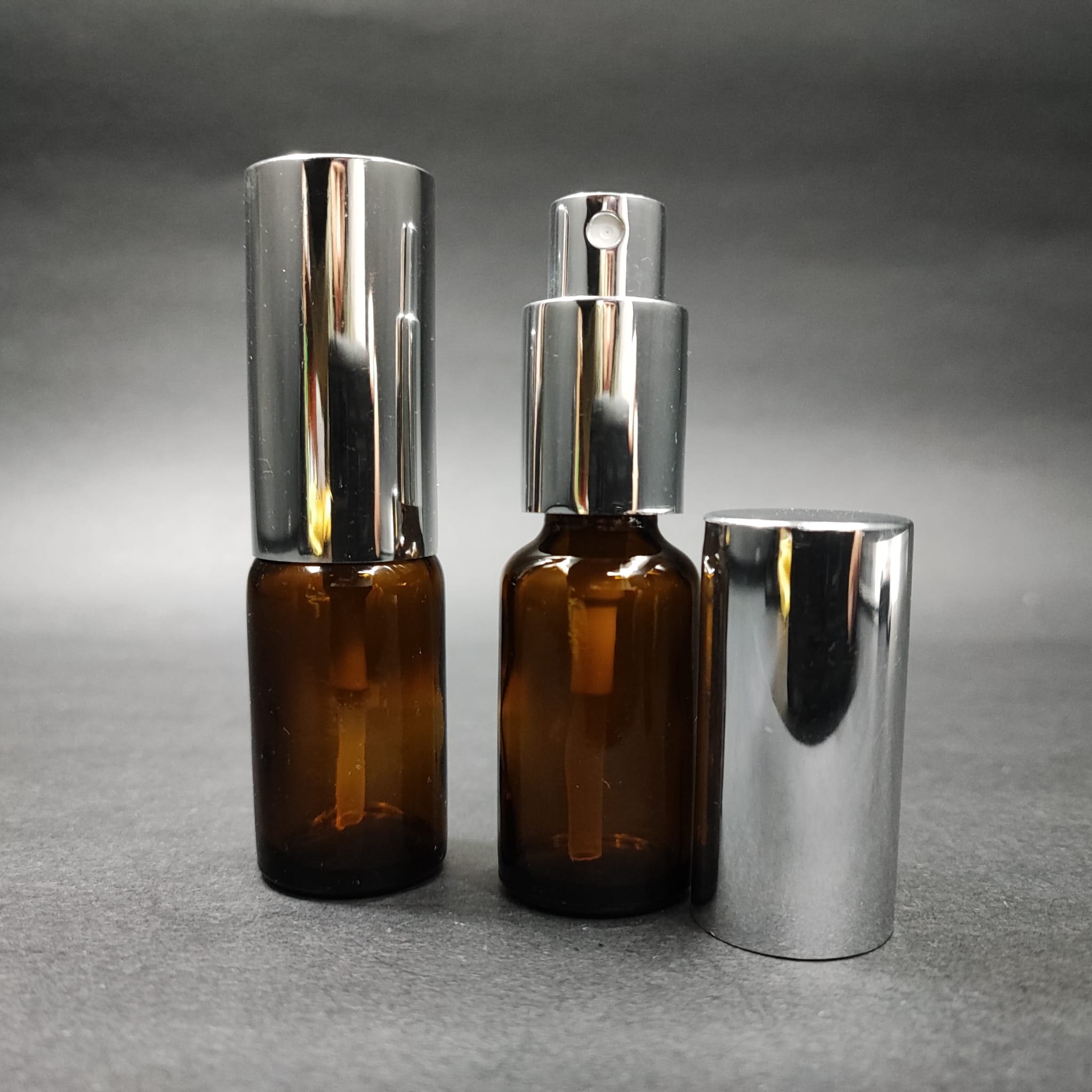 10 Ml Lüks Vidalı Valf Çevirme Parfüm Şişeleri - 10 Cc Amber Cam Şişe - Gümüş Metal Spreyli Kapaklı Set