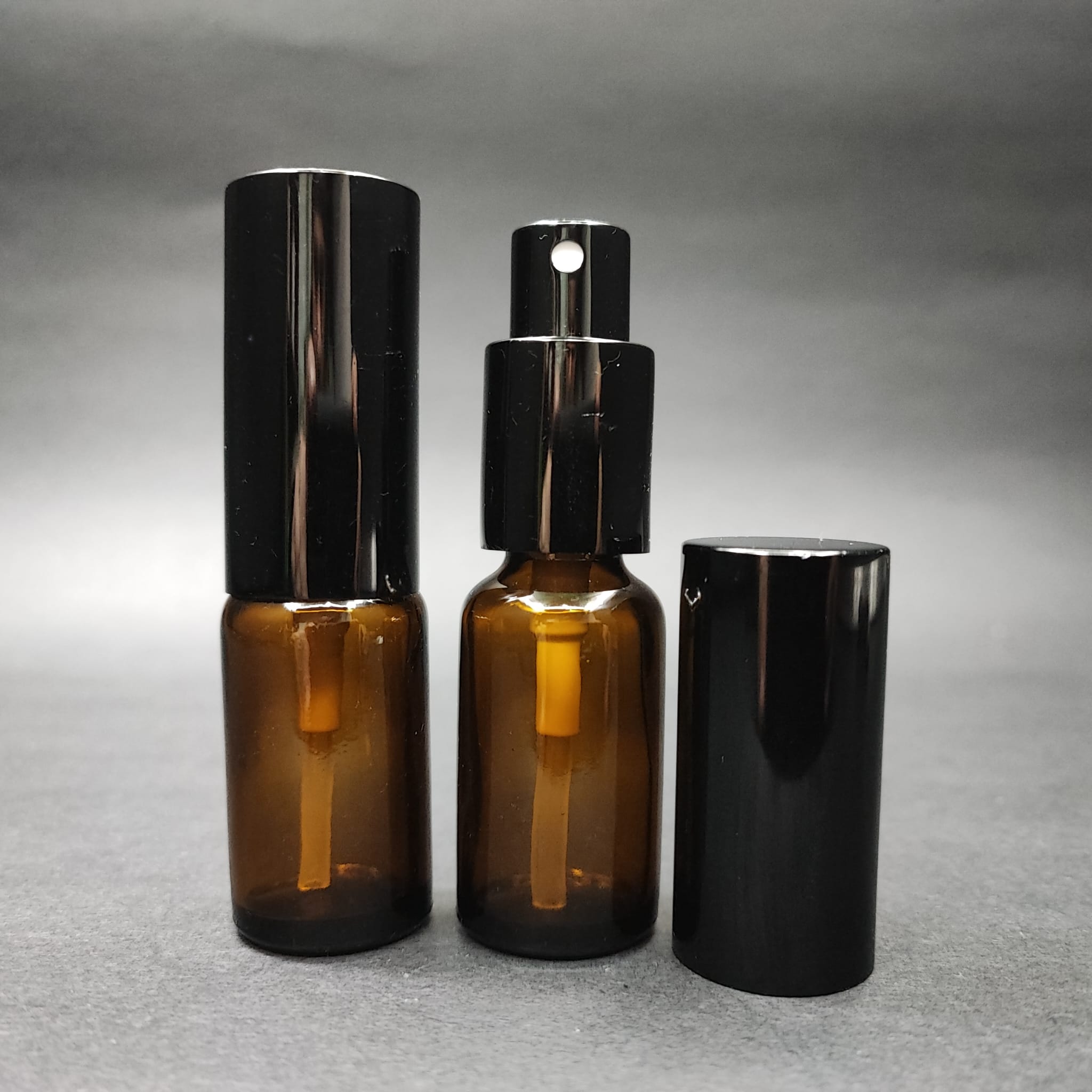 10 Ml Lüks Vidalı Valf Çevirme Parfüm Şişeleri - 10 Cc Amber Cam Şişe - Siyah Metal Spreyli Kapaklı Set