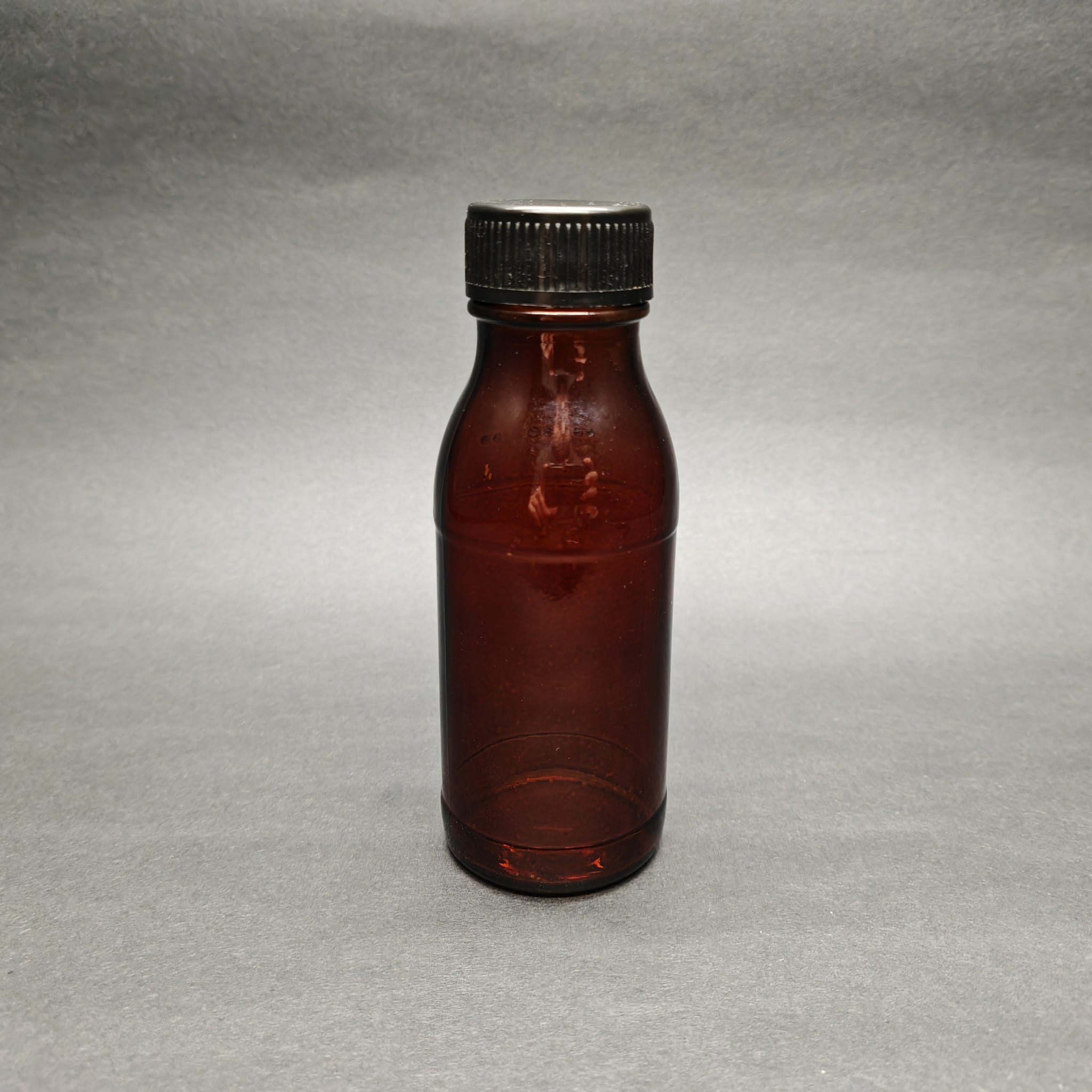 100 Cc Amber Boyalı Cam Şişe Şişe (Silme 133 Cc Çizgiye Kadar 90 Cc) - Sızdırmaz Contalı Siyah Plastik Kapaklı - 100 Ml Cam Şişe 33 Mm Twist-Off Ağız - Geniş Ağızlı 100 Ml Cam Şişe