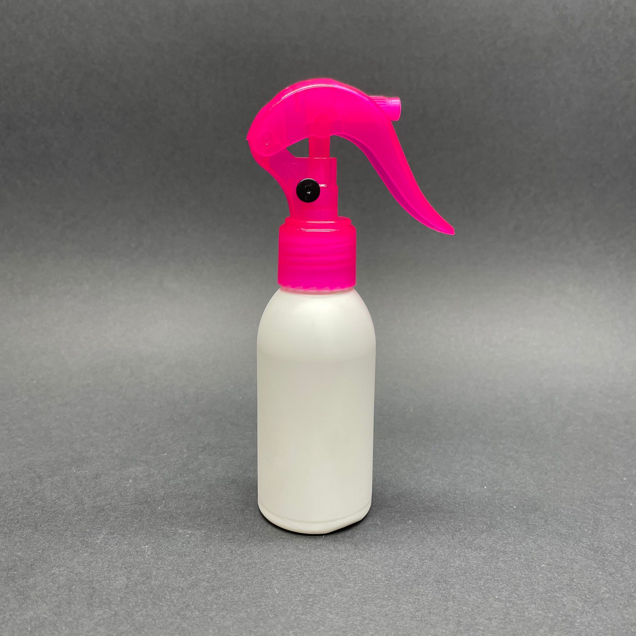 100 Cc Beyaz Polietilen Şişe - Pembe Triger Spreyli - 100 Ml Duman Püskürten Plastik Oda Parfümü Şişesi - Gül Suyu Şişesi