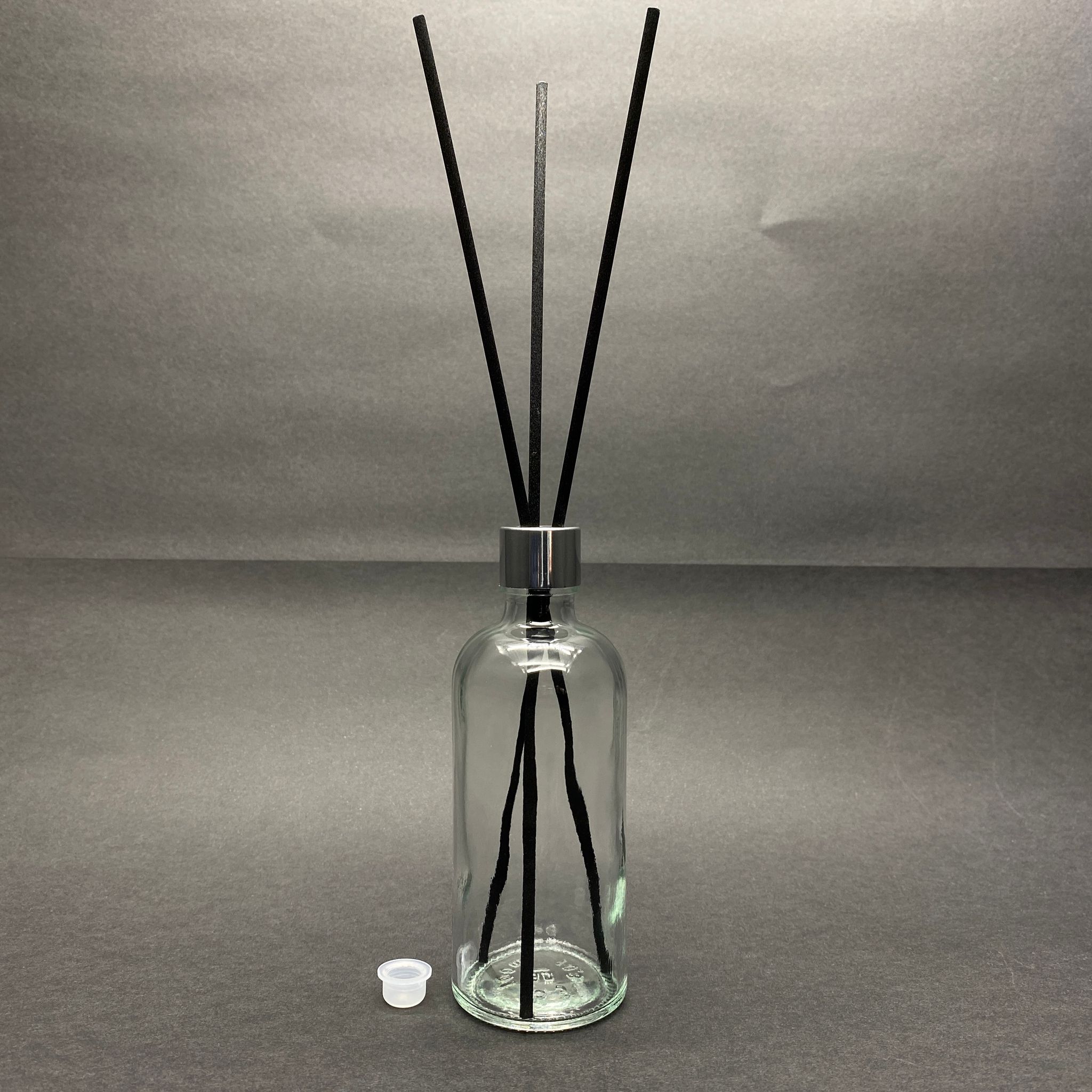 100 Cc Cam Bambu Oda Kokusu Şişesi - 100 Ml Çubuklu Bambu Oda Kokusu Şişesi - Difüzör Şişe- Cam Şişe + Gümüş Metal Kapak + Plastik Tıpa + 3 Adet Fiber Siyah Bambu Çubuk