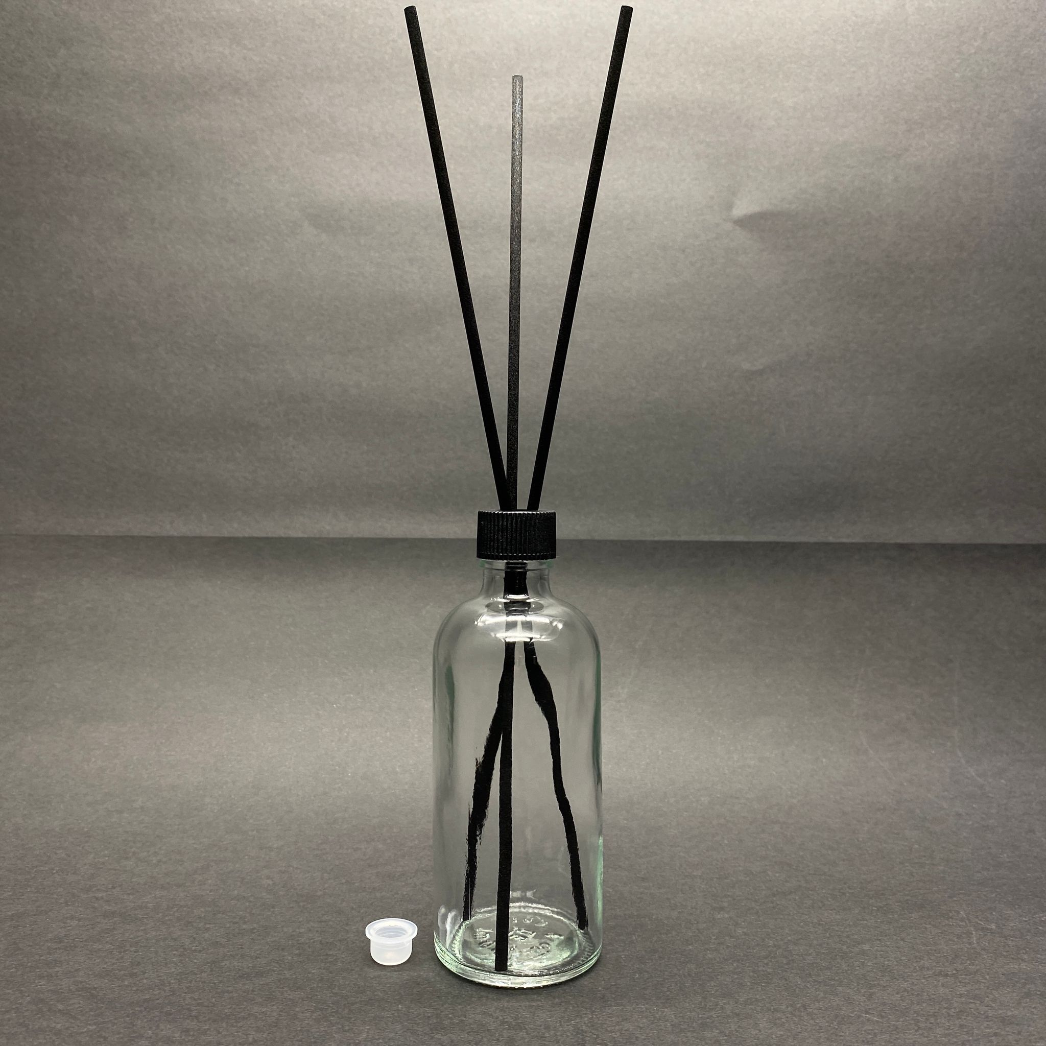 100 Cc Cam Bambu Oda Kokusu Şişesi - 100 Ml Çubuklu Bambu Oda Kokusu Şişesi - Difüzör Şişe- Cam Şişe + Siyah Plastik Kapak + Plastik Tıpa + 3 Adet Fiber Siyah Bambu Çubuk