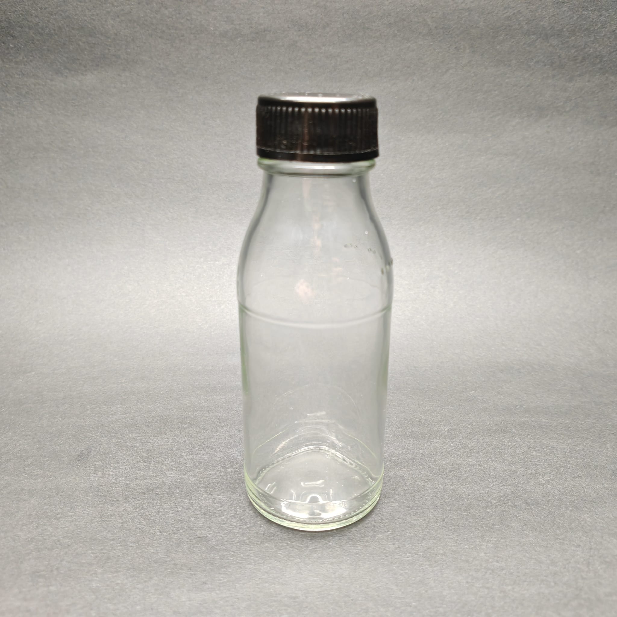 100 Cc Cam Şişe Şişe (Silme 133 Cc Çizgiye Kadar 90 Cc) - Sızdırmaz Contalı Siyah Plastik Kapaklı - 100 Ml Cam Şişe 33 Mm Twist-Off Ağız - Geniş Ağızlı 100 Ml Dorica Cam Şişe