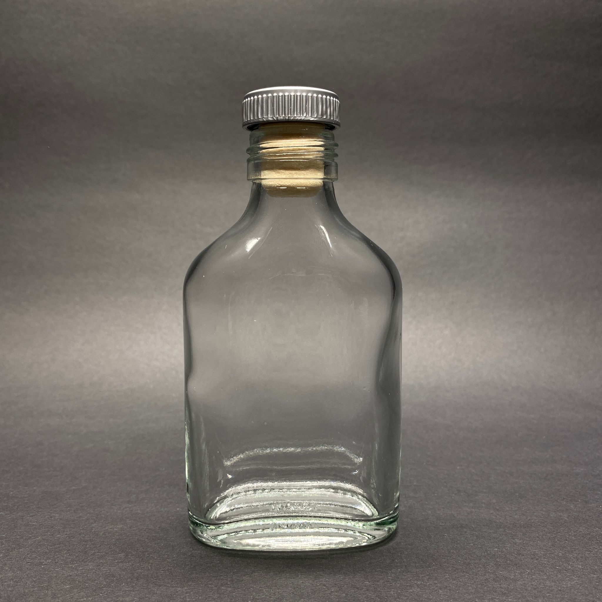 100 Cc Coldbrew Yassı Cam Şişe - Gri Başlıklı Sentetik Mantar Tıpalı - 100 Ml Yassı Soğuk Kahve Şişe