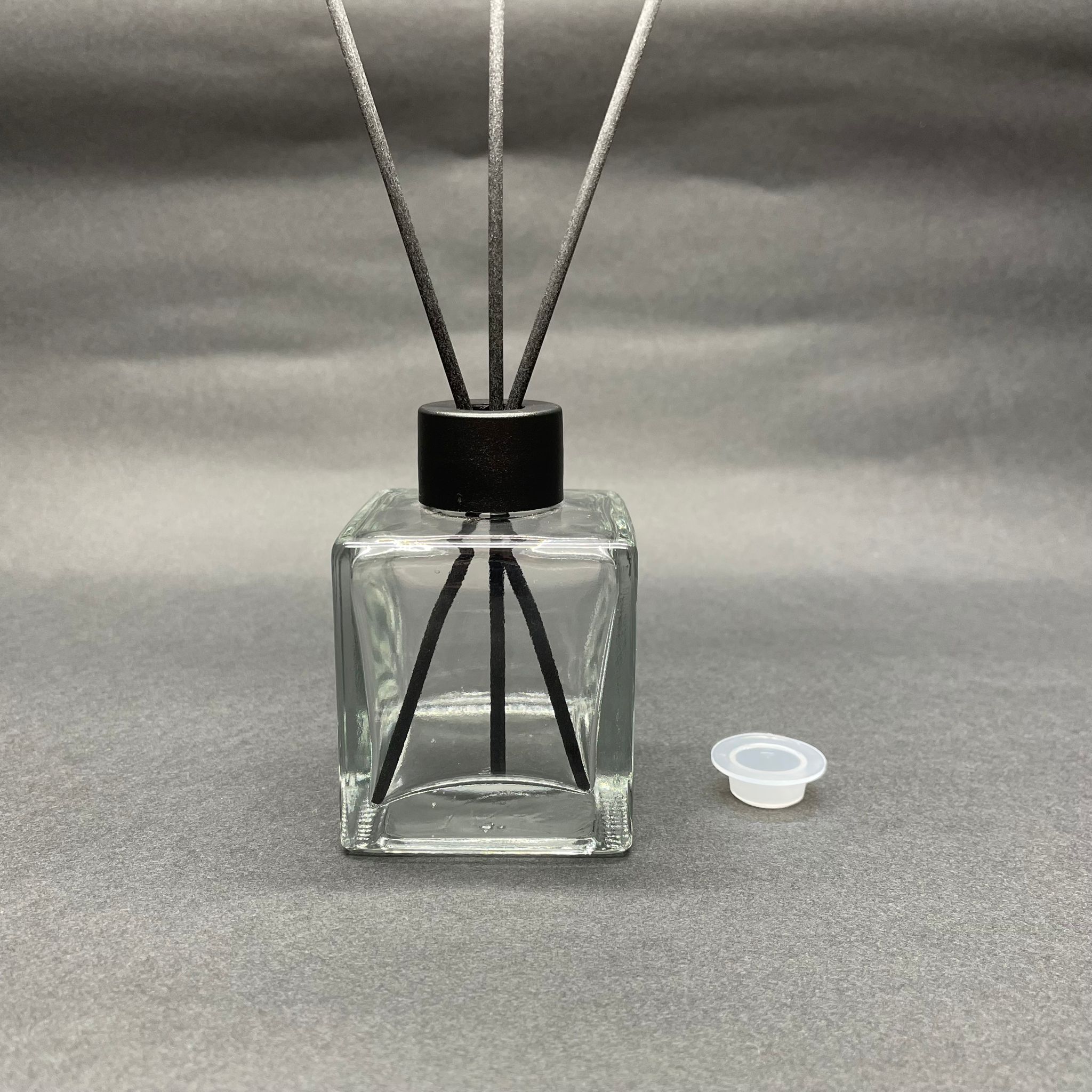 100 Cc Kare Bambu Cam Bambu Oda Kokusu Şişesi - 100 Ml Çubuklu Köşeli Bambu Oda Kokusu Şişesi - Difüzör Şişe- Cam Şişe + Siyah Kapak + Tıpa + 3 Adet Fiber Siyah Bambu Çubuk