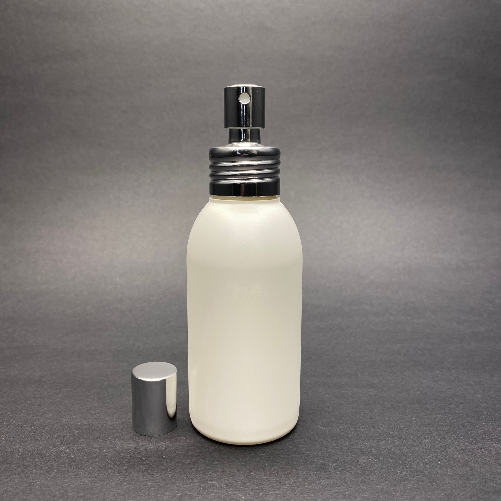 100 Cc Mat Beyaz Oval Model Parfüm Kolonya Polietilen Şişe - Metal Spreyli Takım - 100 Ml Lüx Spreyli Parfüm - Kolonya Şişesi (Vidalı Ağız, Manüel Kapanıp Açılabilir)