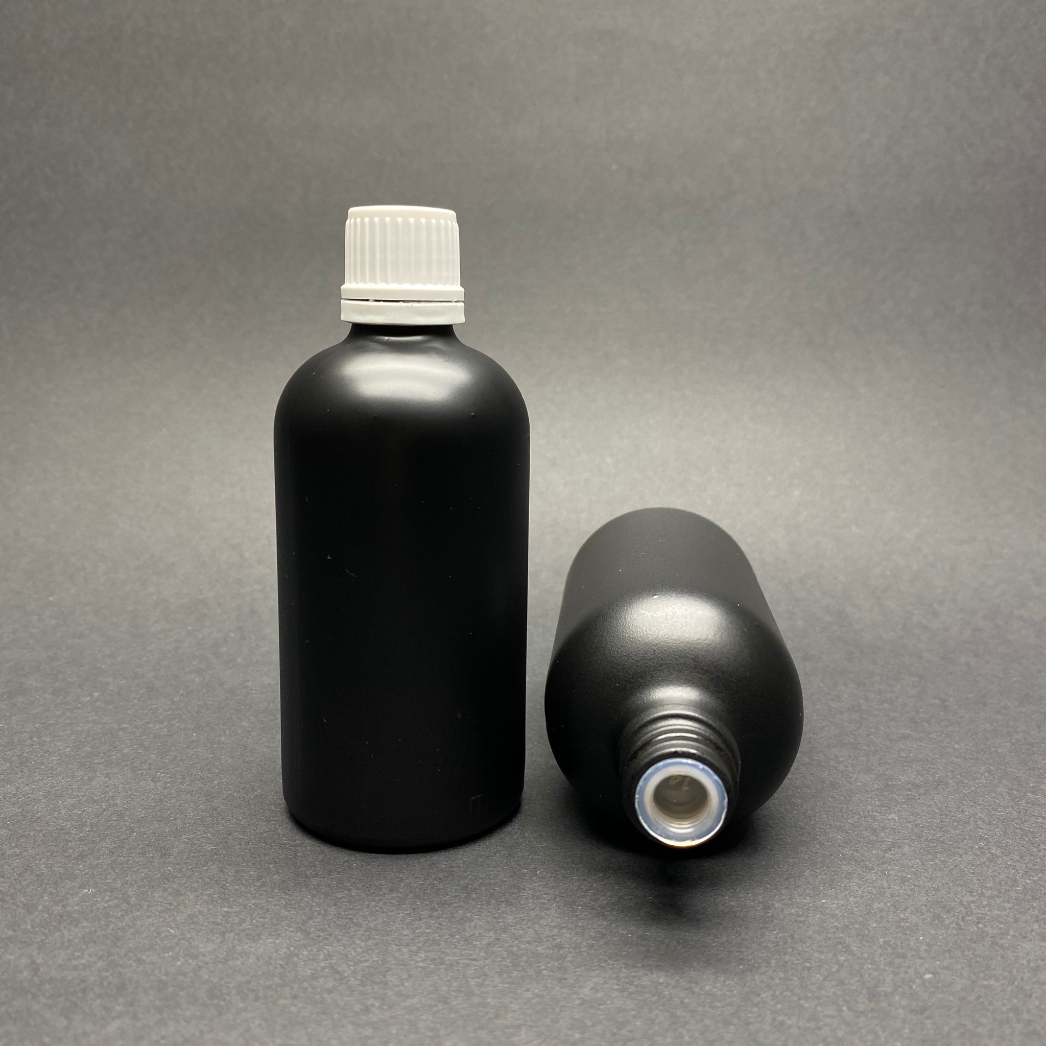 100 Cc Mat Siyah Beyaz Kilit Kapaklı - Kör Tıpalı Cam Şişe - 100 Ml Siyah Kilitli Kapaklı Kör Tıpalı Cam Şişe