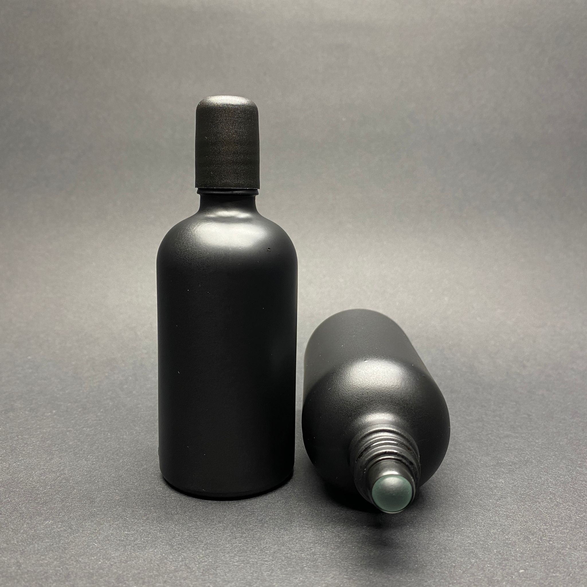100 Cc Mat Siyah Cam Roll-On Şişesi - Siyah Kapaklı - 100 Ml Cam Bilyeli Şişe - Cam Roll On Şişe - Cam Esans Şişesi