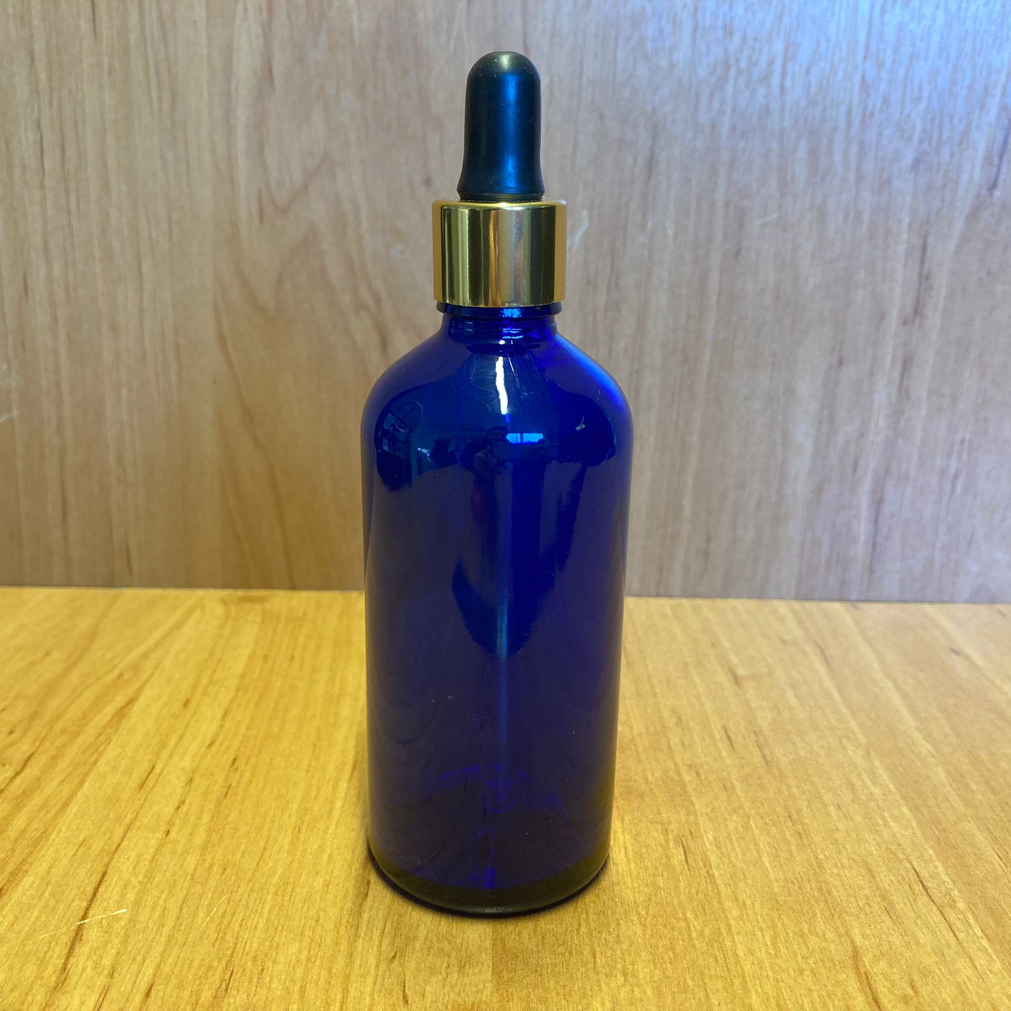 100 Cc Mavi Cam Damlalıklı Şişe - Siyah Emzik - Gold Metalik Kapak - 100 Ml Mavi Cam Damlalıklı Şişe