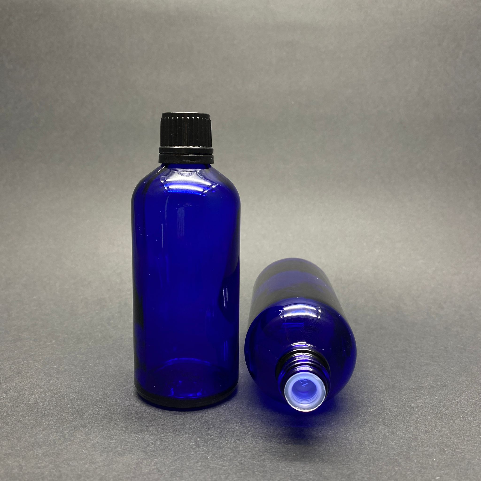 100 Cc Mavi Siyah Kilit Kapaklı - Kör Tıpalı Cam Şişe - 100 Ml Mavi Kilitli Kapaklı Kör Tıpalı Cam Şişe
