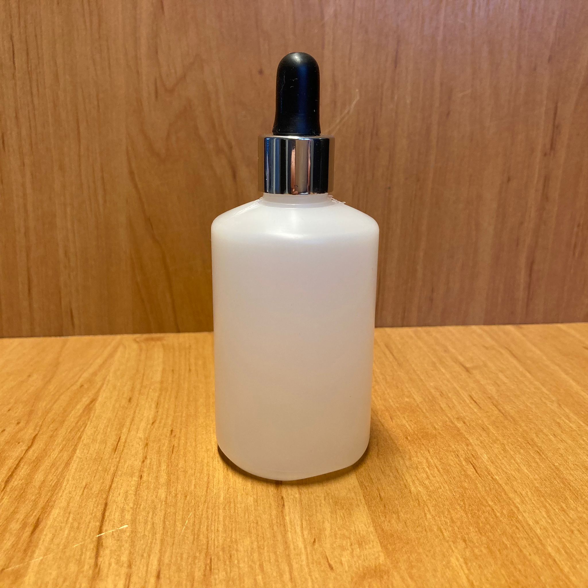 100 Cc Natürel (Yarı Saydam) Sert Plastik Cam Damlalıklı Şişe - Siyah Emzik - Gümüş Metalik Kapak - 100 Ml Plastik Cam Damlalıklı Şişe