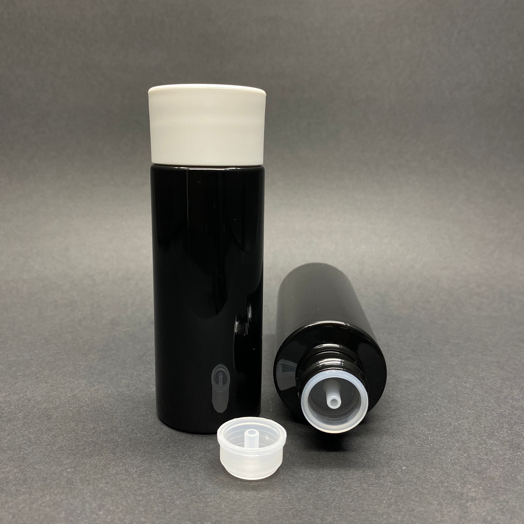 100 Cc Silindir Keskin Küt Model Sert (17 Gr) Pet Şişe - Beyaz Derin Kapaklı + Kolonya Tıpalı - Ağız Çapı 24 Mm - Siyah (Kolonya Şişesi, Losyon Şişesi, Gülsuyu Şişesi, Şampuan Şişesi Vb. Çok Amaçlı Kalın Pet Şişe)