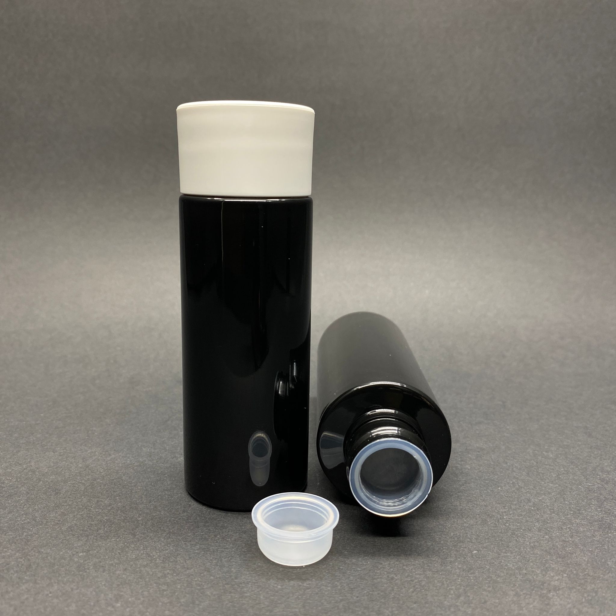 100 Cc Silindir Keskin Küt Model Sert (17 Gr) Pet Şişe - Beyaz Kalın Kapaklı + Kör Tıpalı - Ağız Çapı 24 Mm - Siyah