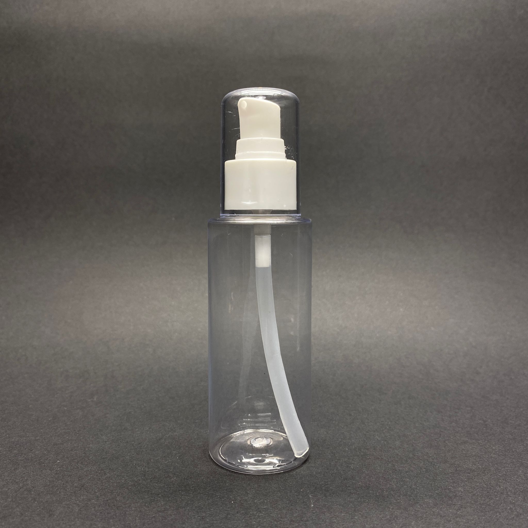 100 Cc Silindir Keskin Küt Model Sert (17 Gr) Pet Şişe - Beyaz Losyon Pompalı - Jel, Peelıng, Serum, Güneş Kremi Gibi Yoğun Kıvamlı Sıvılar İçin- Ağız Çapı 24 Mm - Şeffaf