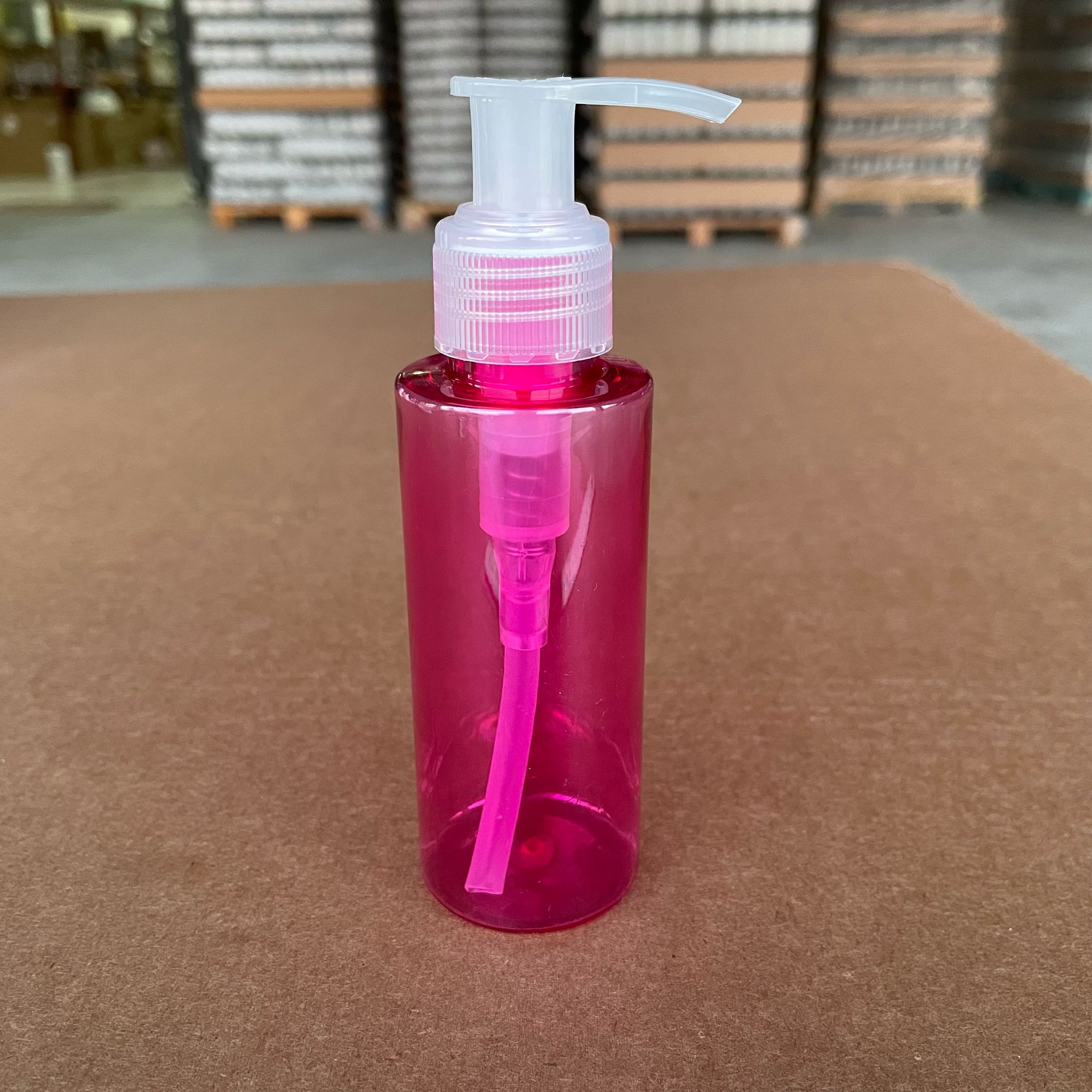 100 Cc Silindir Keskin Küt Model Sert (17 Gr) Pet Şişe - Şeffaf Sıvı Sabun Pompalı - Jel, Peelıng, Serum, Güneş Kremi Gibi Yoğun Kıvamlı Sıvılar İçin- Ağız Çapı 24 Mm - Pembe