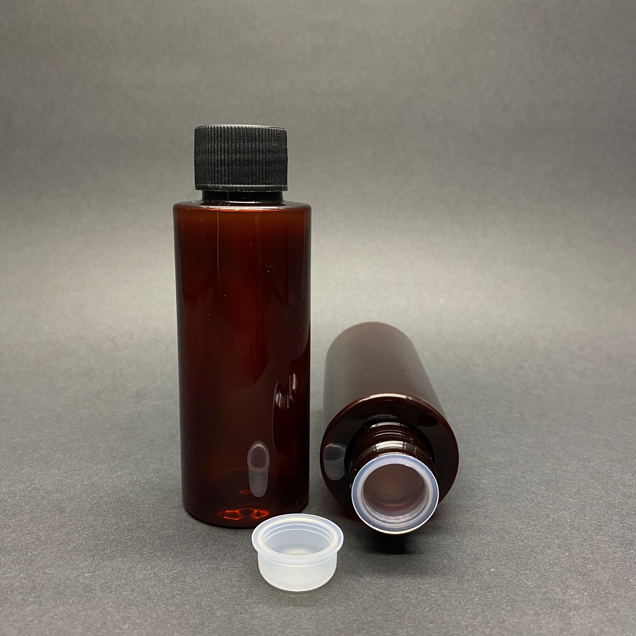 100 Cc Silindir Keskin Küt Model Sert (17 Gr) Pet Şişe - Siyah Contalı Kapaklı + Kör Tıpalı - Ağız Çapı 24 Mm - Amber