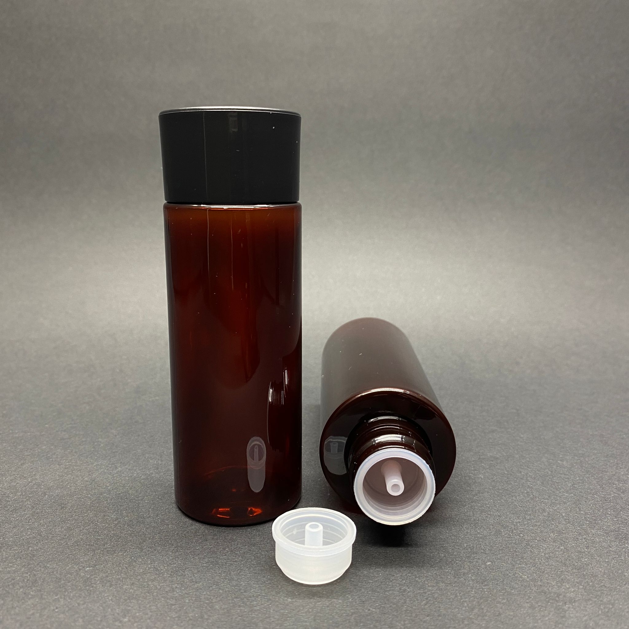 100 Cc Silindir Keskin Küt Model Sert (17 Gr) Pet Şişe - Siyah Derin Kapaklı + Kolonya Tıpalı - Ağız Çapı 24 Mm - Amber (Kolonya Şişesi, Losyon Şişesi, Gülsuyu Şişesi, Şampuan Şişesi Vb. Çok Amaçlı Kalın Pet Şişe)