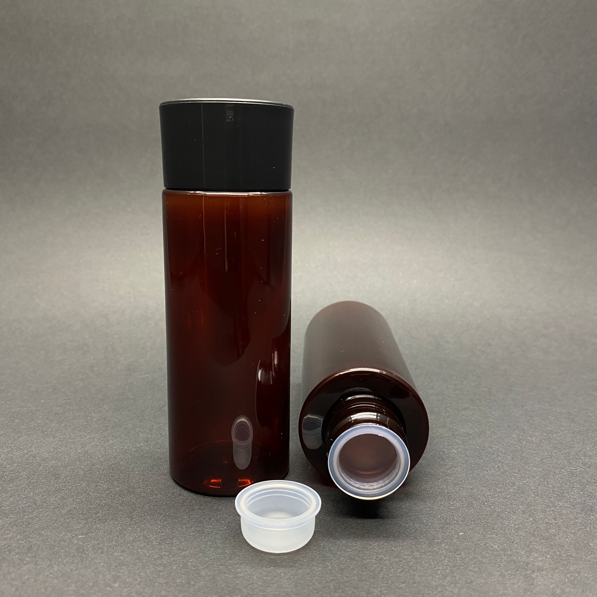 100 Cc Silindir Keskin Küt Model Sert (17 Gr) Pet Şişe - Siyah Kalın Kapaklı + Kör Tıpalı - Ağız Çapı 24 Mm - Amber