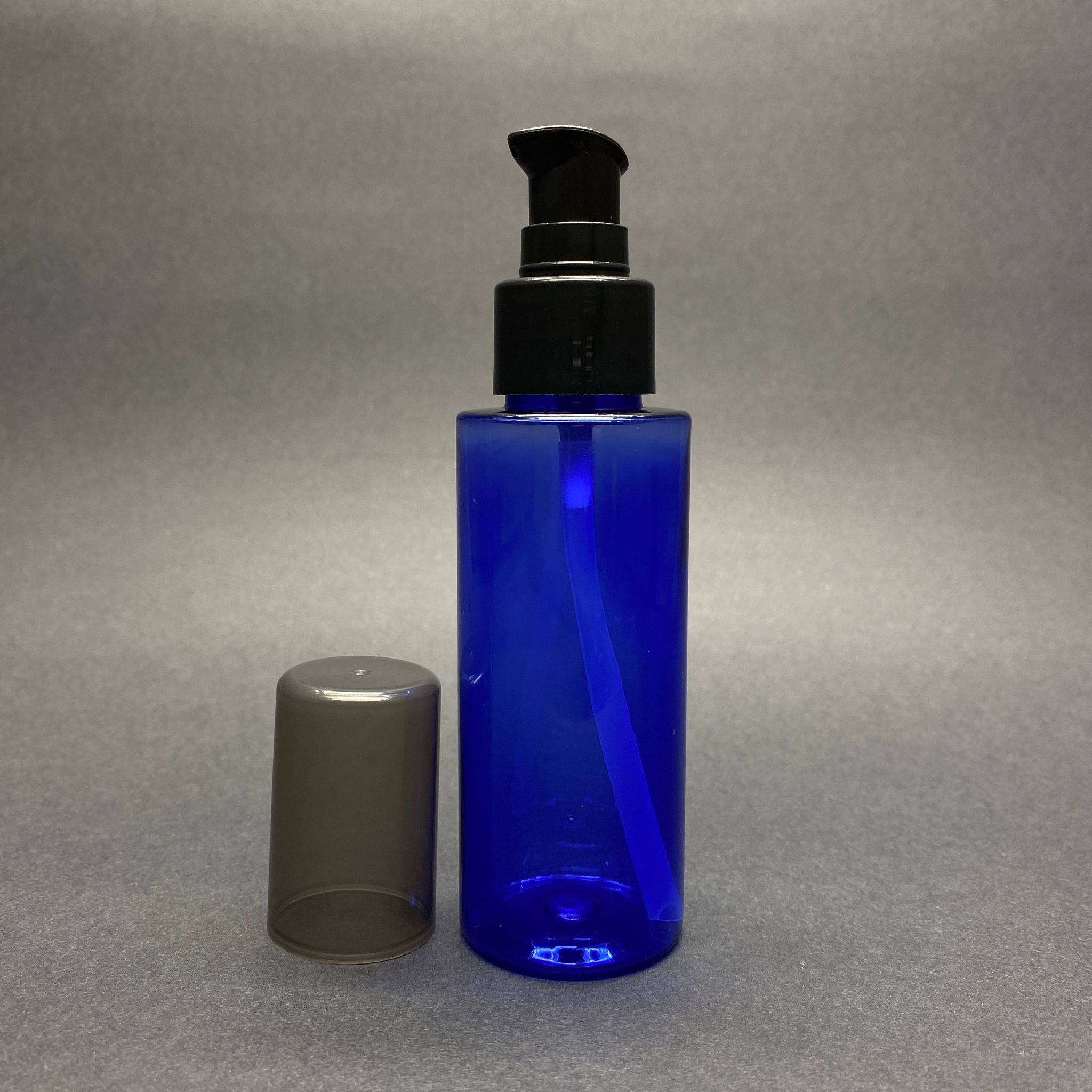 100 Cc Silindir Keskin Küt Model Sert (17 Gr) Pet Şişe - Siyah Losyon Pompalı - Jel, Peelıng, Serum, Güneş Kremi Gibi Yoğun Kıvamlı Sıvılar İçin- Ağız Çapı 24 Mm - Mavi