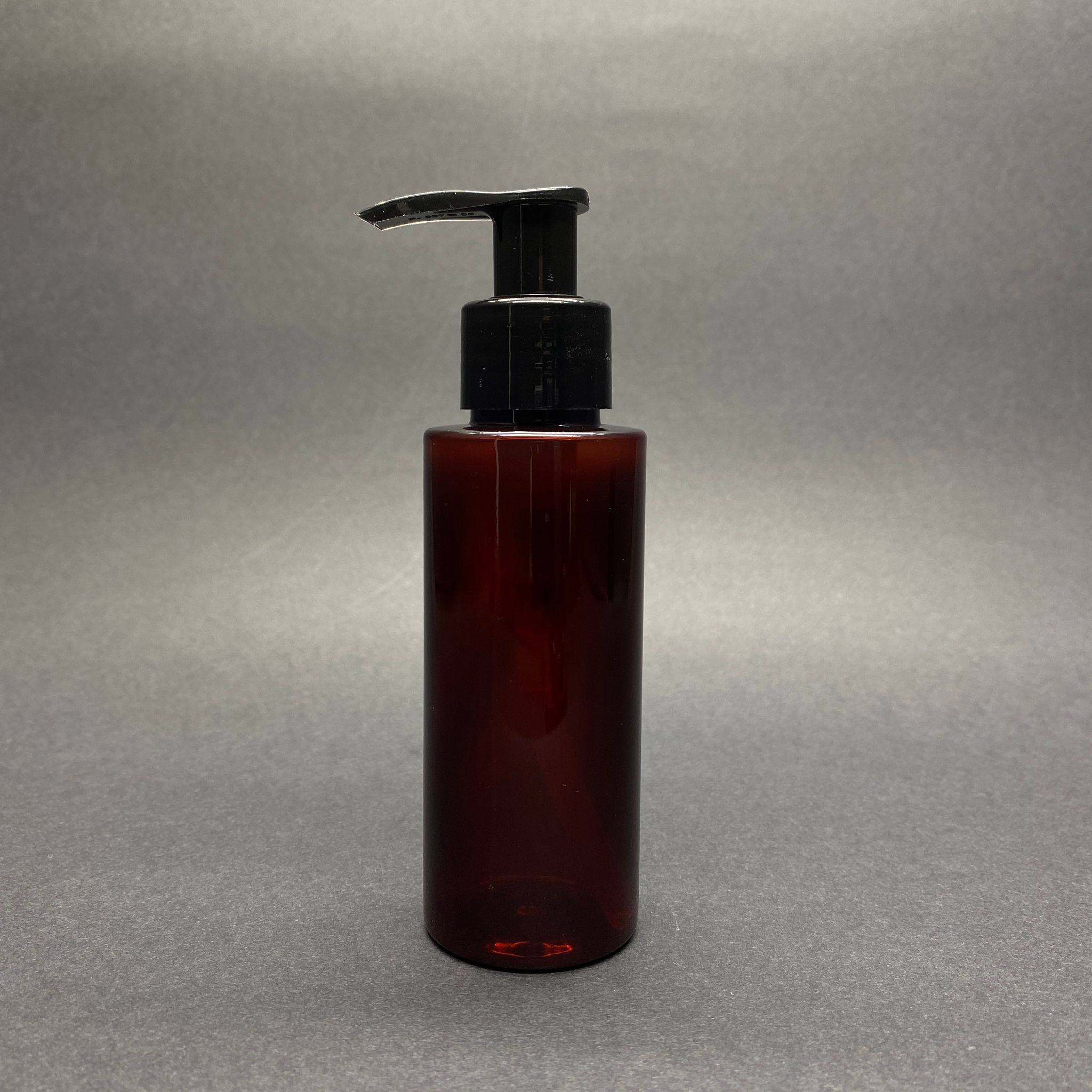 100 Cc Silindir Keskin Küt Model Sert (17 Gr) Pet Şişe - Siyah Sıvı Sabun Pompalı - Jel, Peelıng, Serum, Güneş Kremi Gibi Yoğun Kıvamlı Sıvılar İçin- Ağız Çapı 24 Mm - Amber