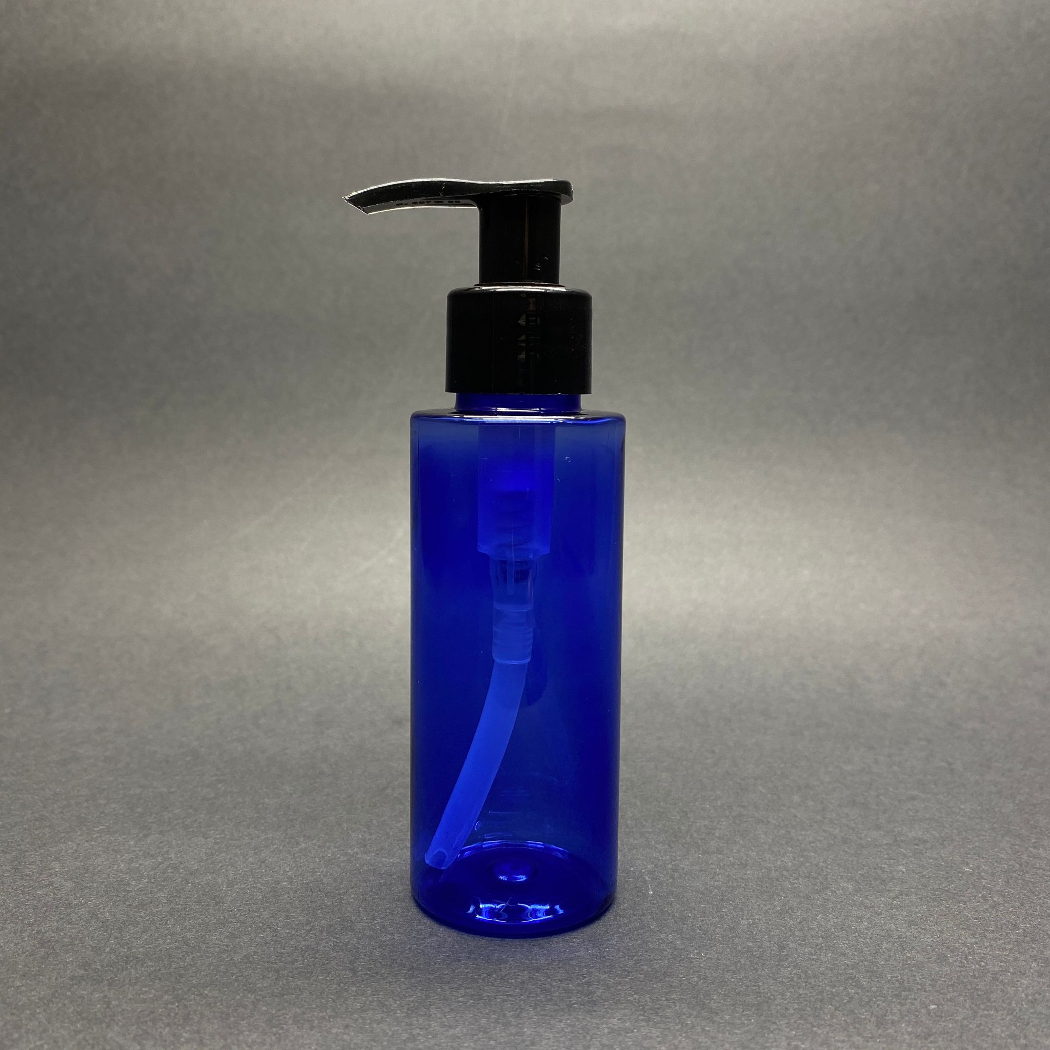 100 Cc Silindir Keskin Küt Model Sert (17 Gr) Pet Şişe - Siyah Sıvı Sabun Pompalı - Jel, Peelıng, Serum, Güneş Kremi Gibi Yoğun Kıvamlı Sıvılar İçin- Ağız Çapı 24 Mm - Mavi