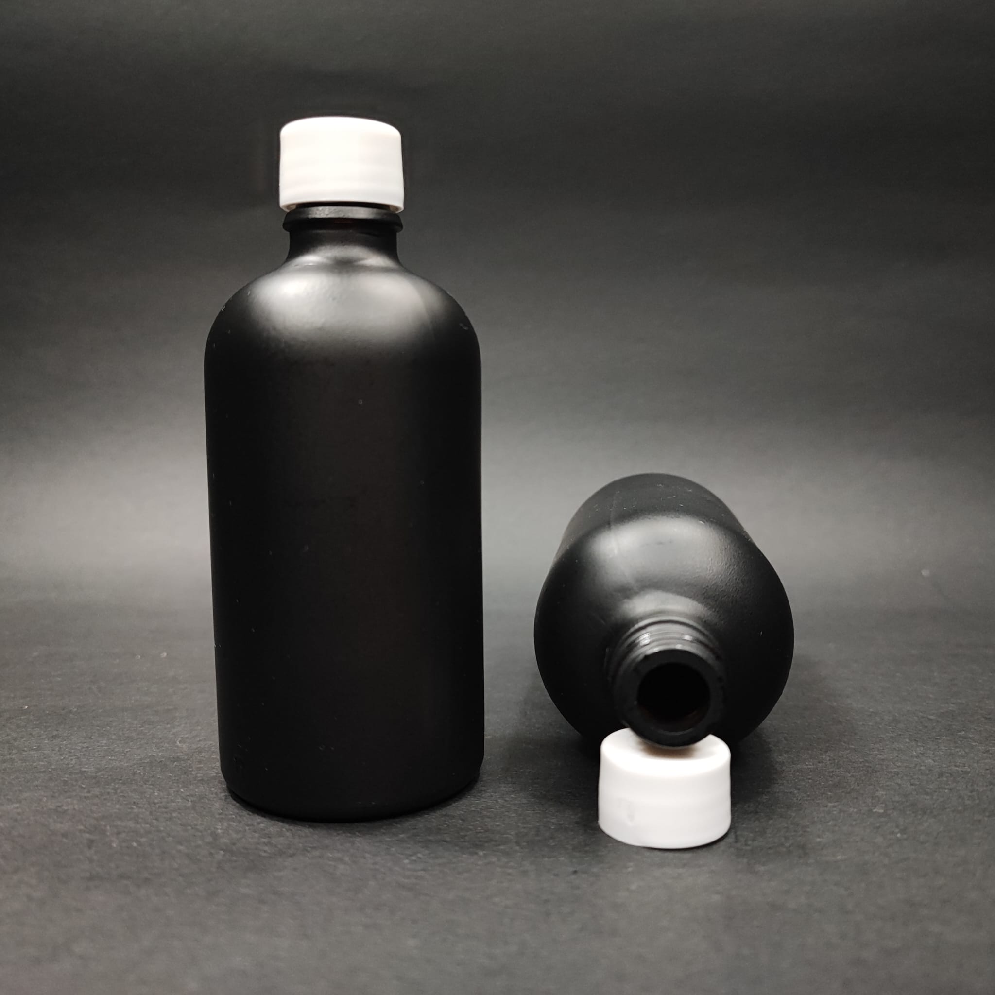 100 Cc Siyah Cam Şişe + Kendinden Contalı Sızdırmaz Beyaz Kapak - 100 Ml Kapaklı Cam Şişe