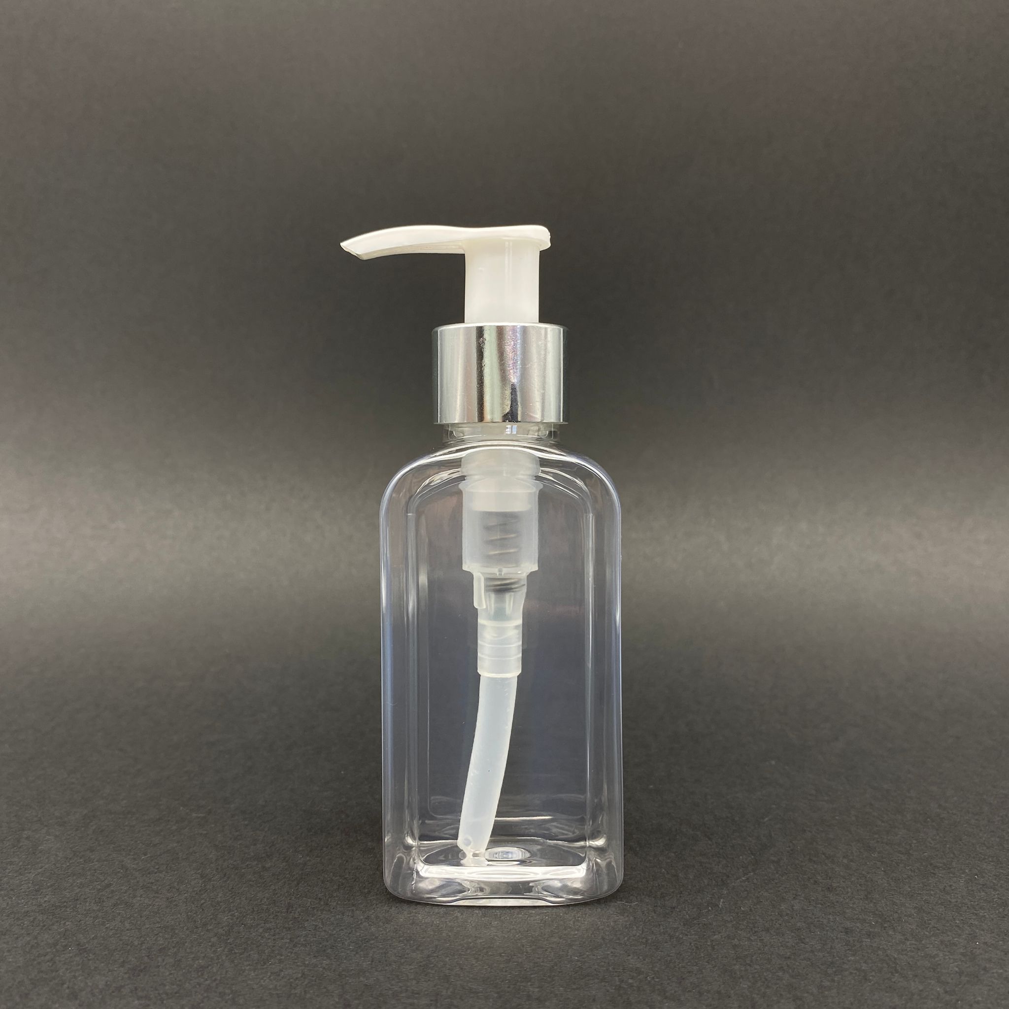 100 Cc Yassı Şişe - Gümüş Pompalı - 100 Ml Yassı Plastik Pompalı Şişe (Yoğun Kıvamlı Sıvılarda Kullanılır)