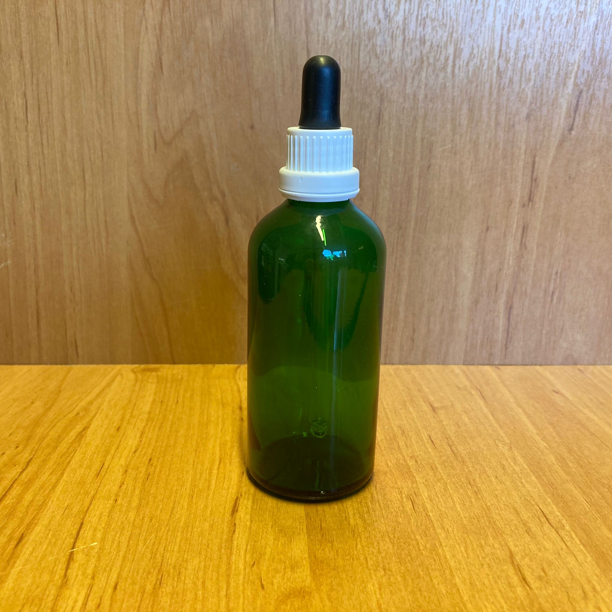 100 Cc Yeşil Cam Damlalıklı Şişe - Siyah Emzik - Beyaz Kilitli Plastik Kapak - 100 Ml Yeşil Cam Damlalıklı Şişe