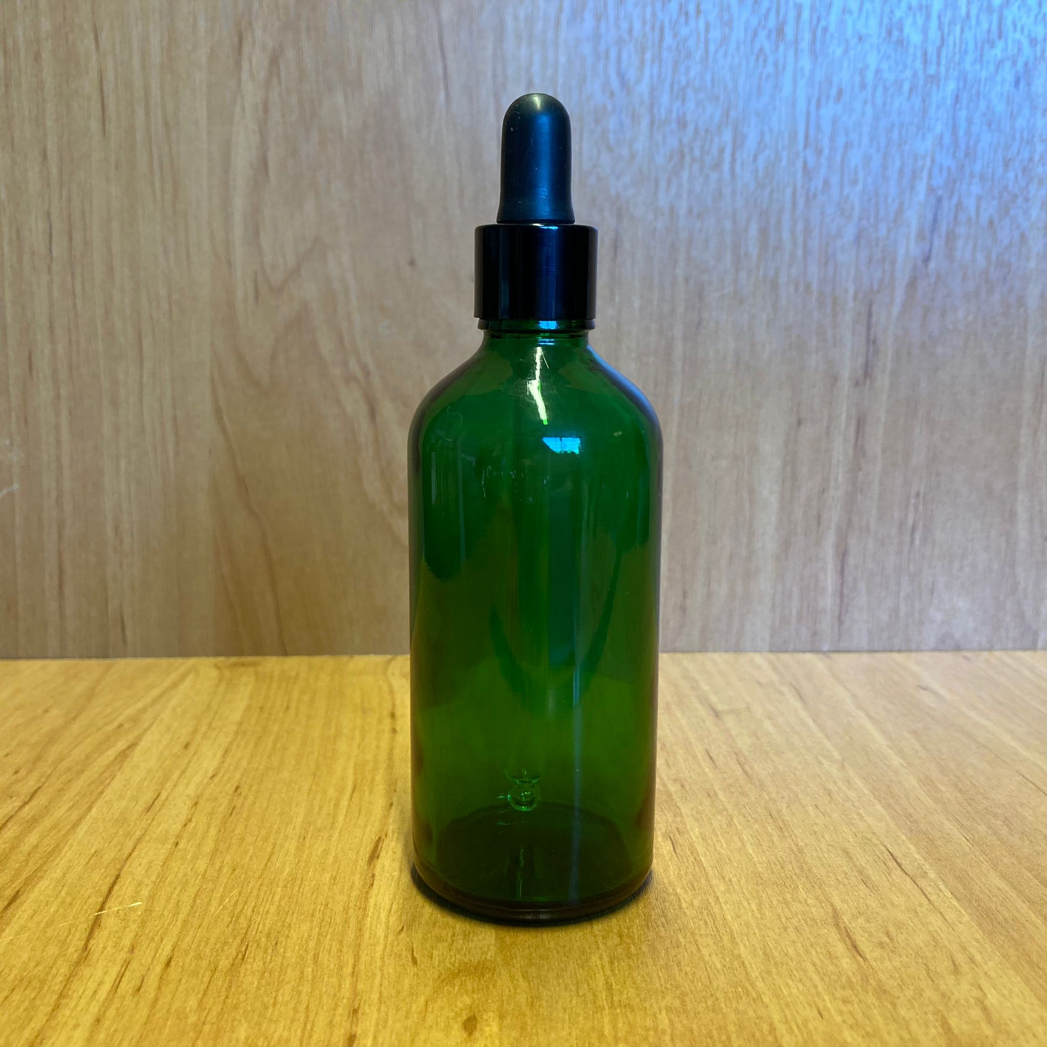 100 Cc Yeşil Cam Damlalıklı Şişe - Siyah Emzik - Siyah Metalik Kapak - 100 Ml Yeşil Cam Damlalıklı Şişe