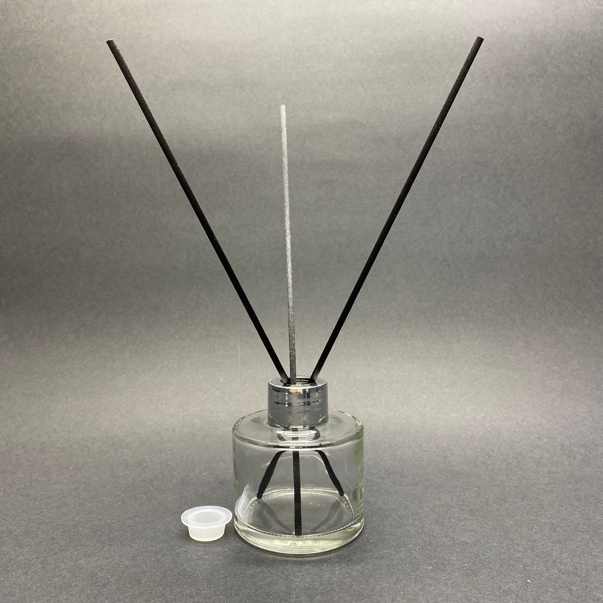 100 Cc Yuvarlak Oval Silindir Model Cam Bambu Oda Kokusu Şişesi - 100 Ml Çubuklu Köşeli Bambu Oda Kokusu Şişesi - Difüzör Şişe- Cam Şişe + Gümüş Kapak + Tıpa + 3 Adet Fiber Siyah Bambu Çubuk