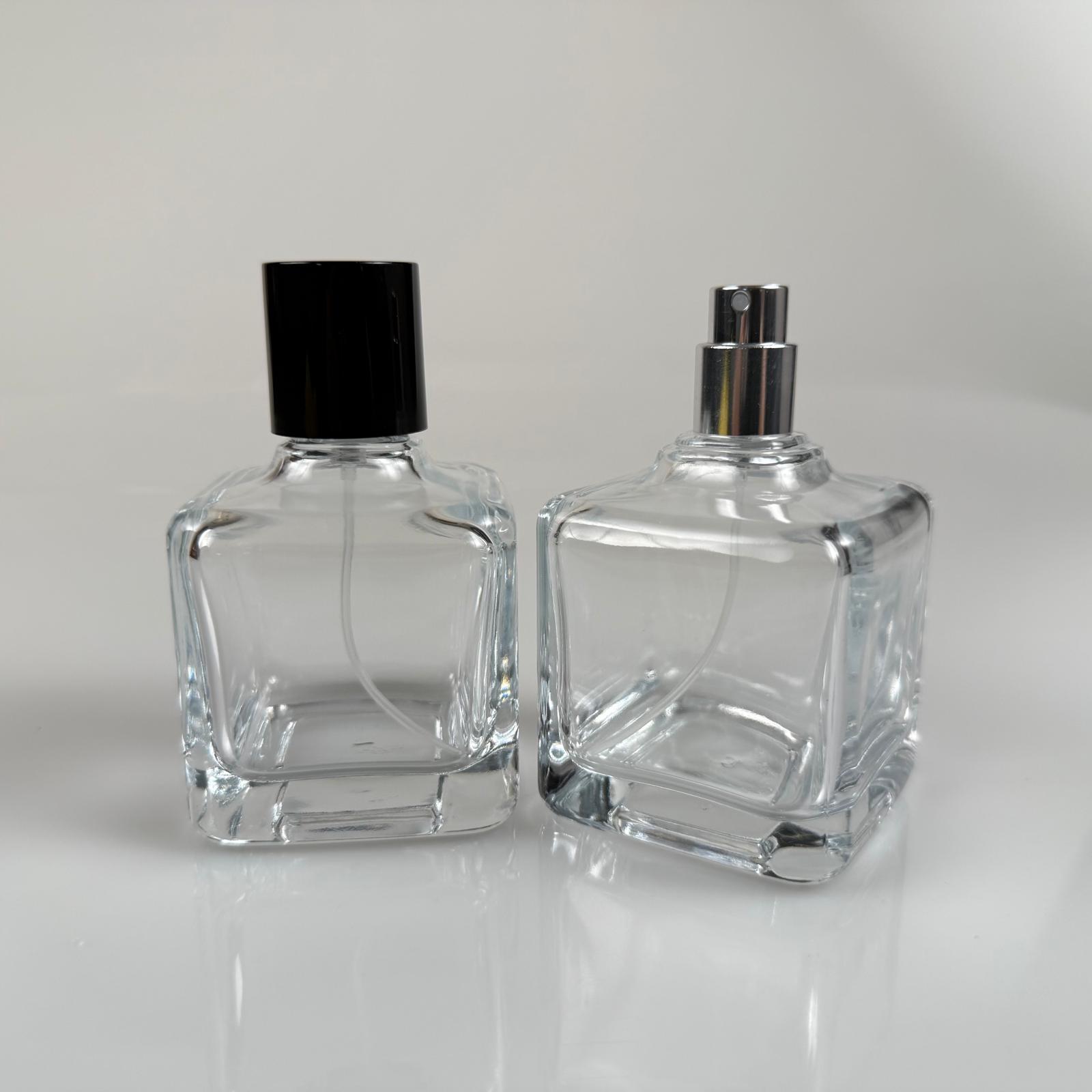 100 Ml Kare Model Lura Parfüm Şişesi - Gümüş Metal Spreyli + Siyah Kapaklı (Ağız 15 Mm Geçme Kolay Kapama)