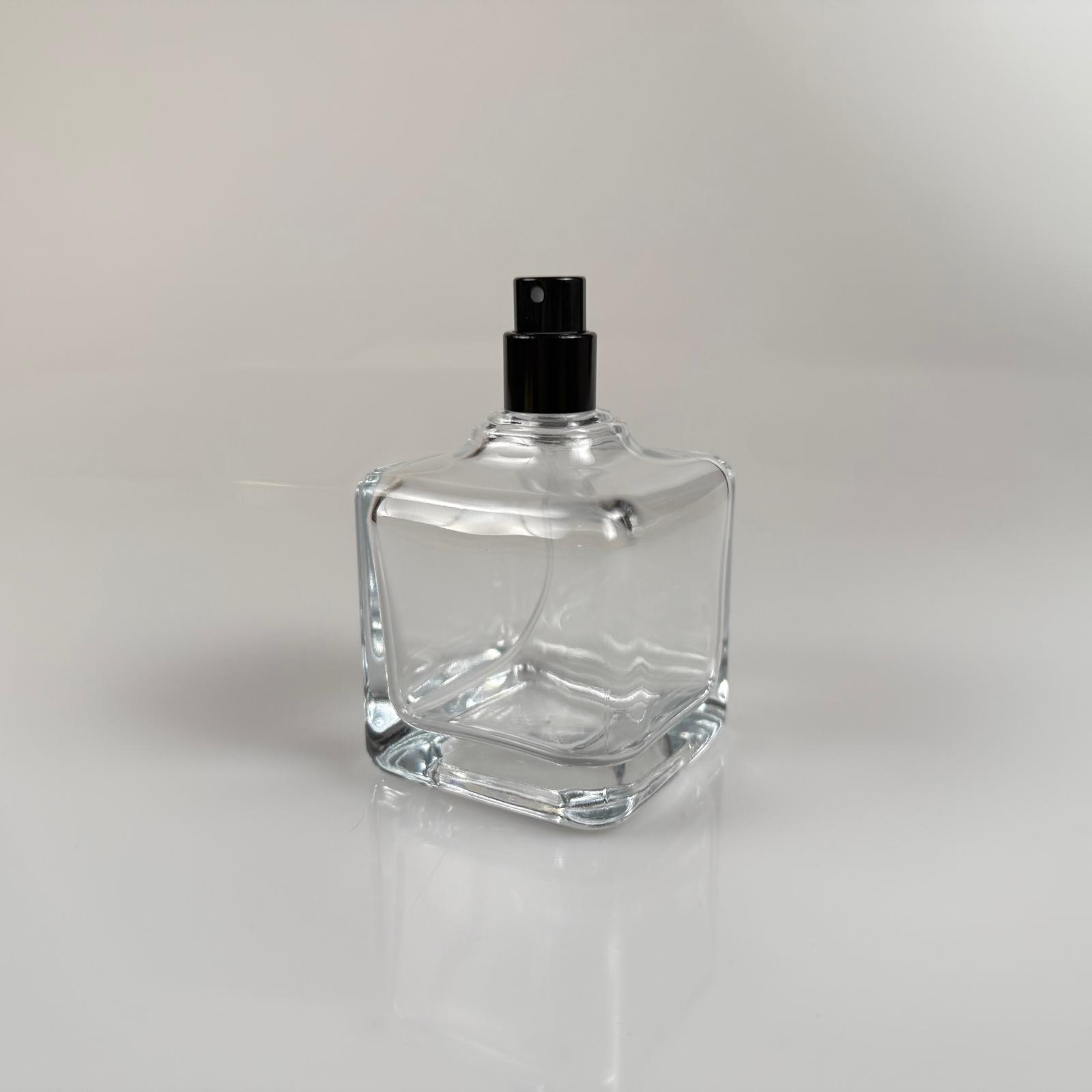 100 Ml Kare Model Lura Parfüm Şişesi - Siyah Metal Spreyli (Ağız 15 Mm Geçme Kolay Kapama)