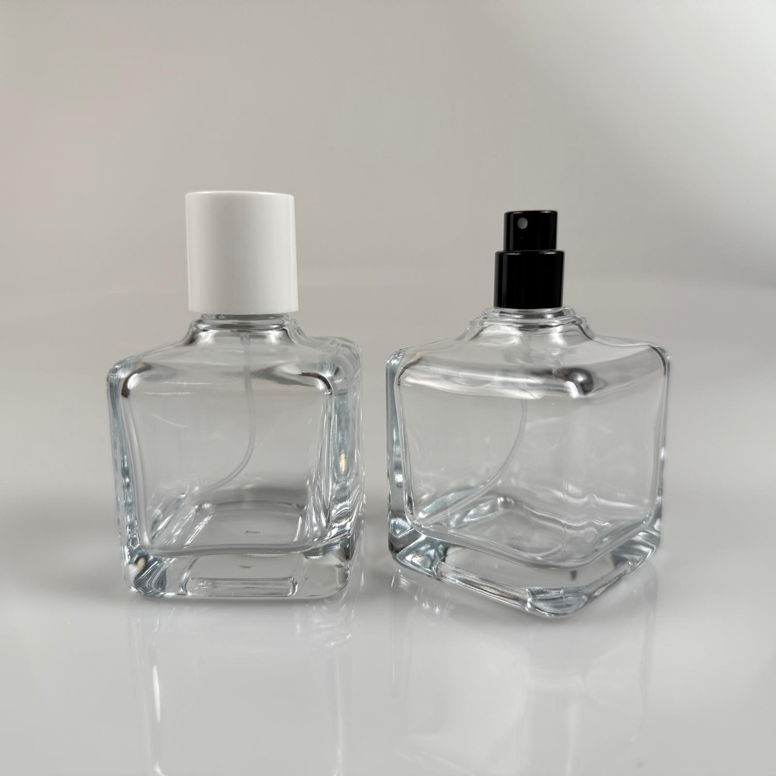 100 Ml Kare Model Lura Parfüm Şişesi - Siyah Metal Spreyli + Beyaz Kapaklı (Ağız 15 Mm Geçme Kolay Kapama)