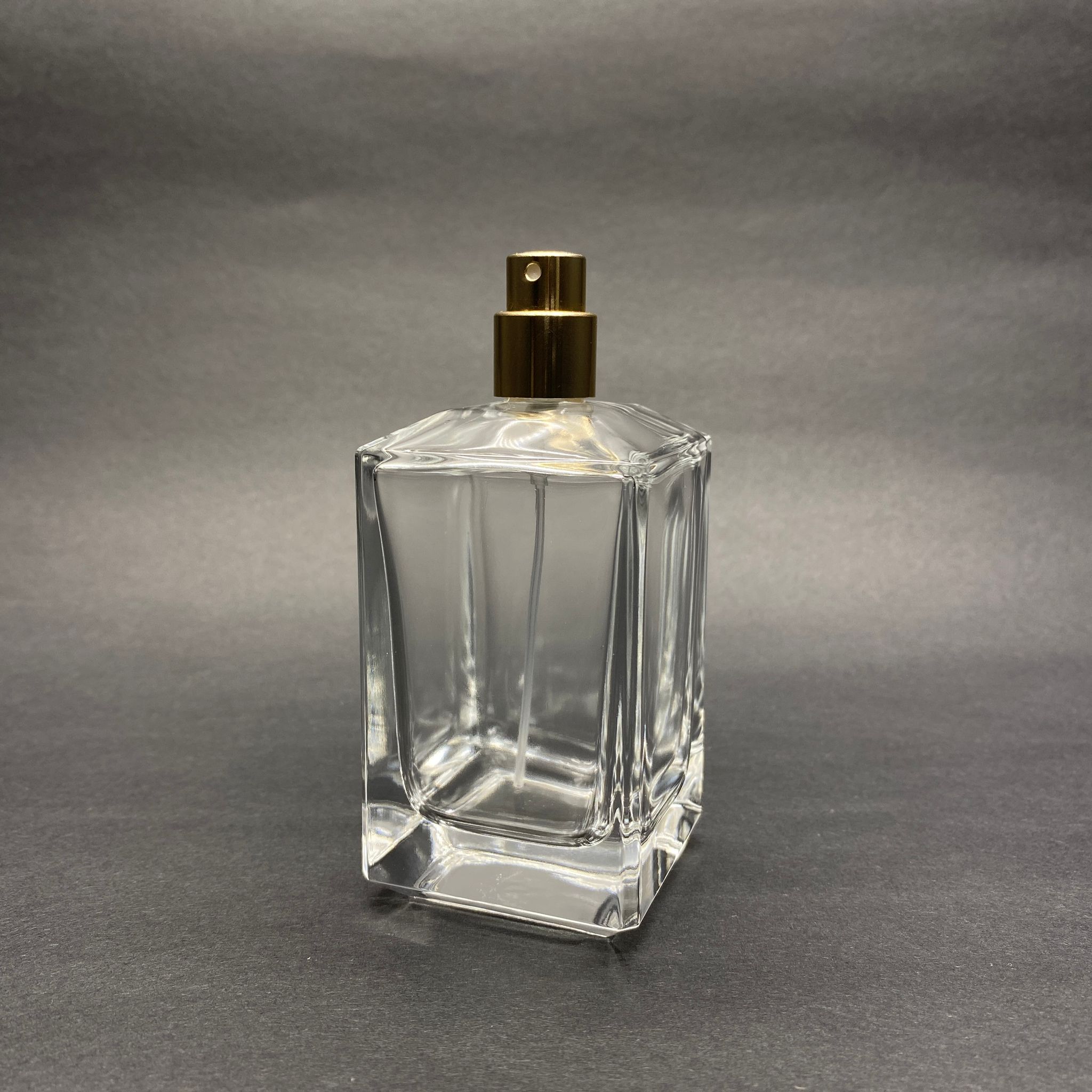 100 Ml Köşeli Konik Model Prizma Parfüm Şişesi - Gold Metal Spreyli (Ağız 15 Mm Geçme Kolay Kapama)