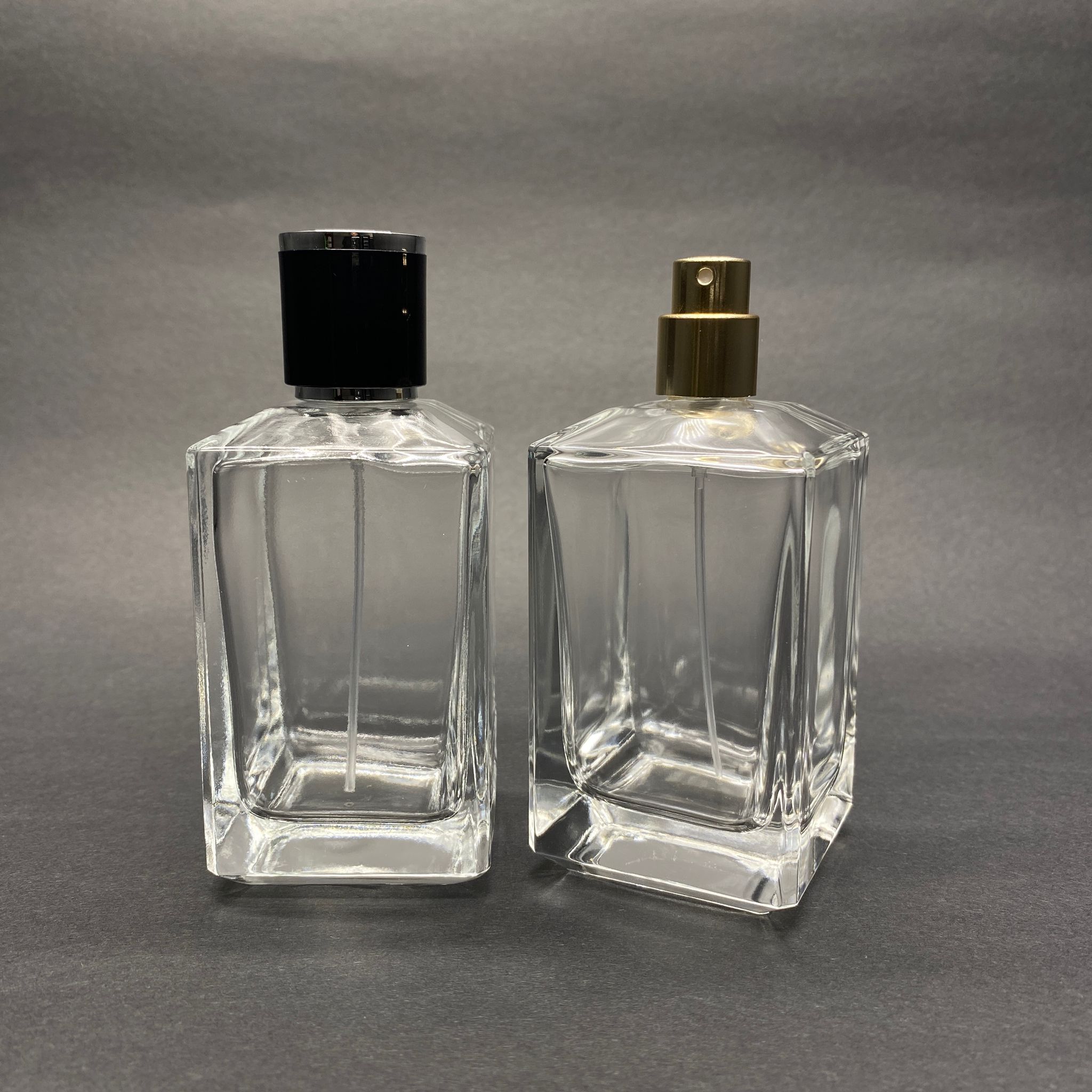 100 Ml Köşeli Konik Model Prizma Parfüm Şişesi - Gold Metal Spreyli + Gümüş Siyah Kapaklı (Ağız 15 Mm Geçme Kolay Kapama)