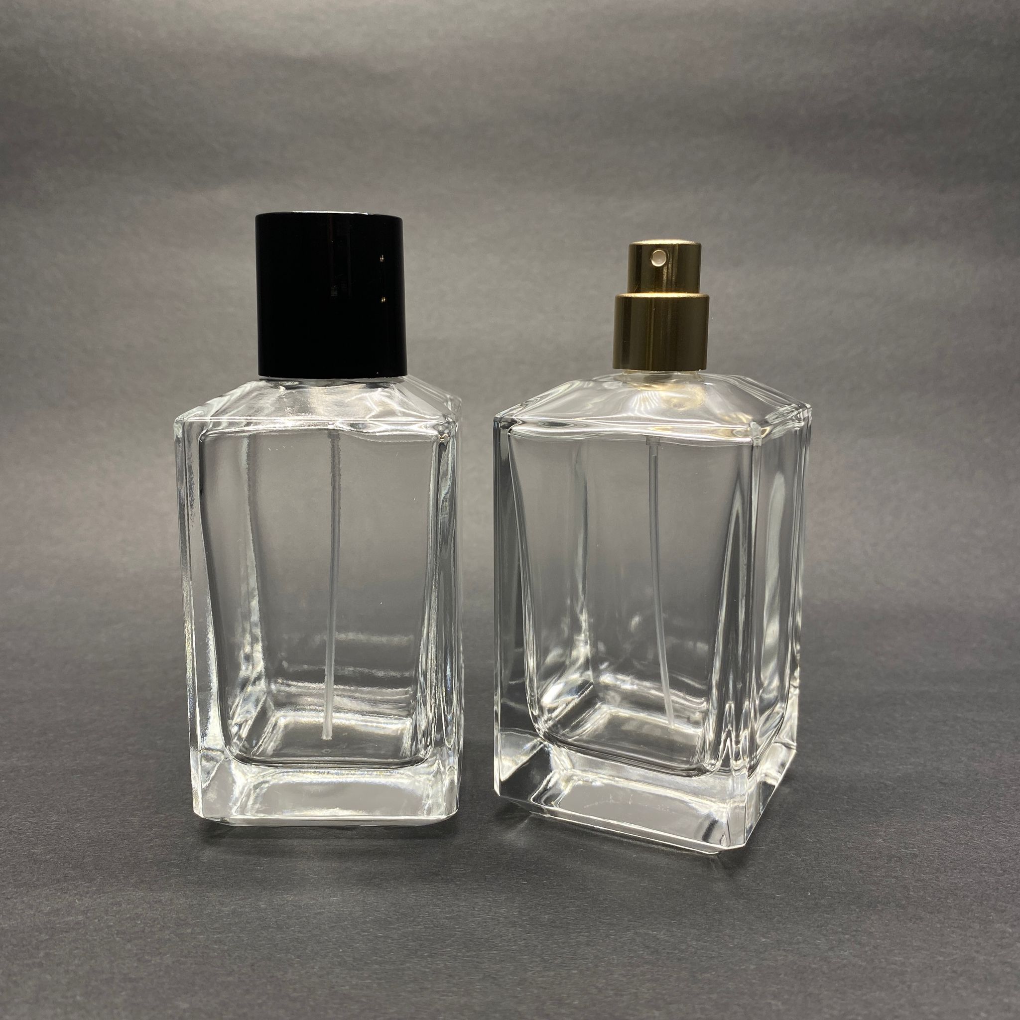 100 Ml Köşeli Konik Model Prizma Parfüm Şişesi - Gold Metal Spreyli + Siyah Kapaklı (Ağız 15 Mm Geçme Kolay Kapama)