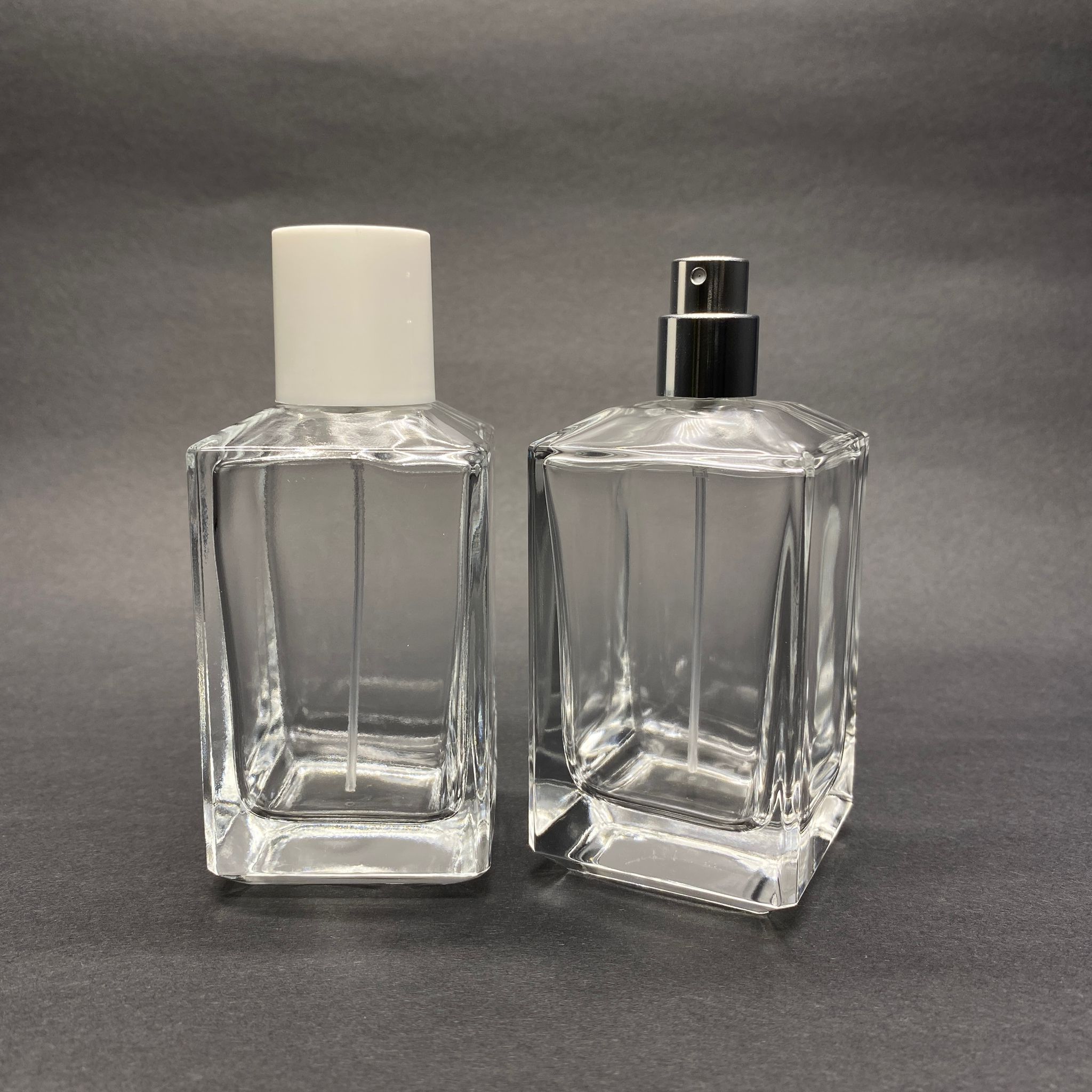100 Ml Köşeli Konik Model Prizma Parfüm Şişesi - Gümüş Metal Spreyli + Beyaz Kapaklı (Ağız 15 Mm Geçme Kolay Kapama)