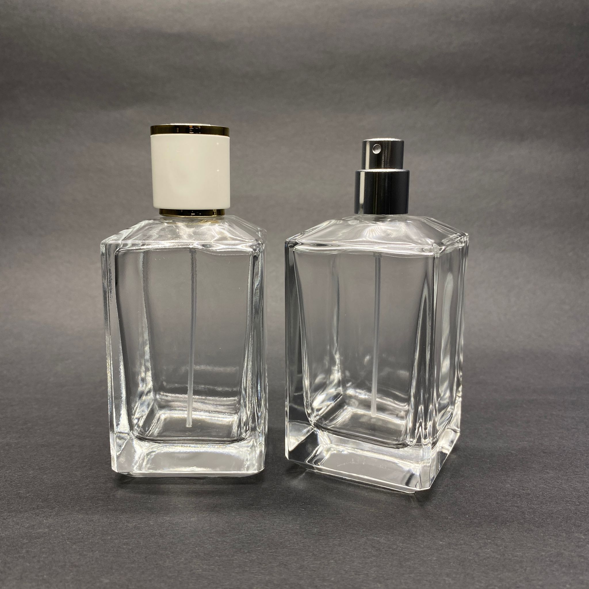 100 Ml Köşeli Konik Model Prizma Parfüm Şişesi - Gümüş Metal Spreyli + Gold Beyaz Kapaklı (Ağız 15 Mm Geçme Kolay Kapama)