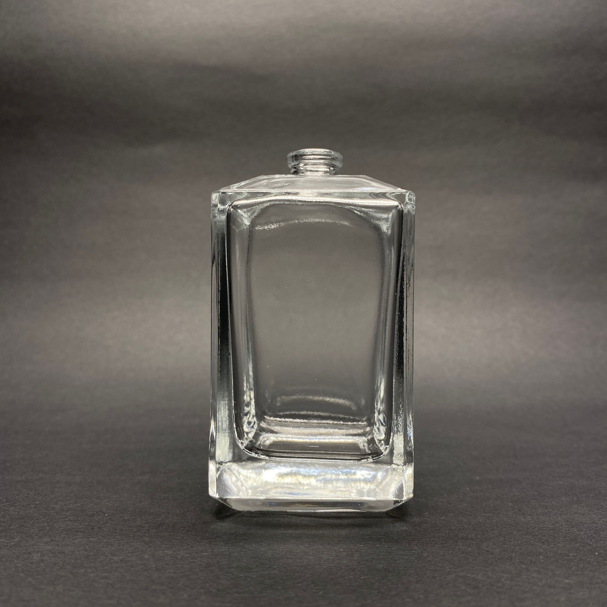 100 Ml Köşeli Konik Model Prizma Parfüm Şişesi - Kapaksız (Ağız 15 Mm Geçme Kolay Kapama)